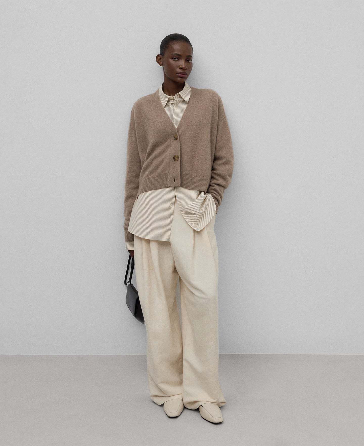 Short cashmere cardigan woman in taupe