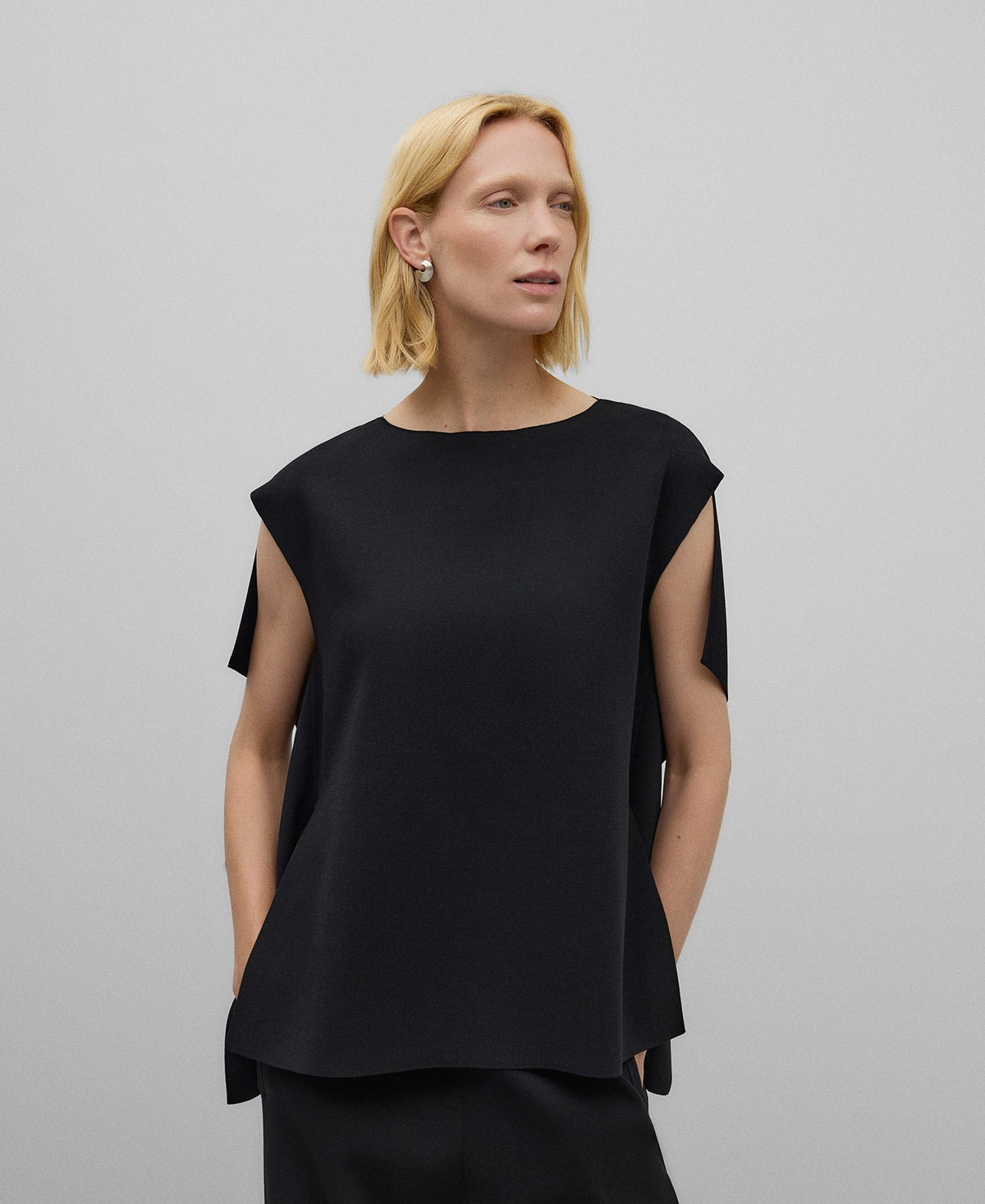 Black Sleeveless Knitted Top for Women