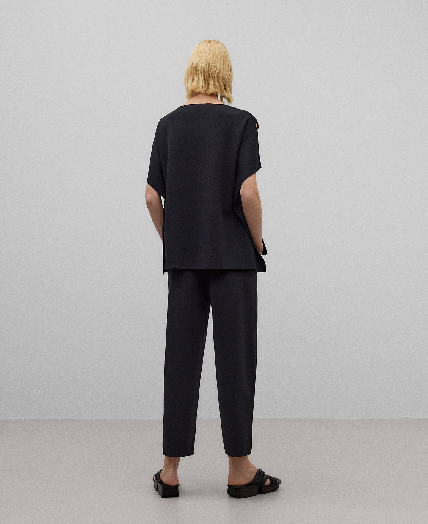 Black Sleeveless Knitted Top for Women