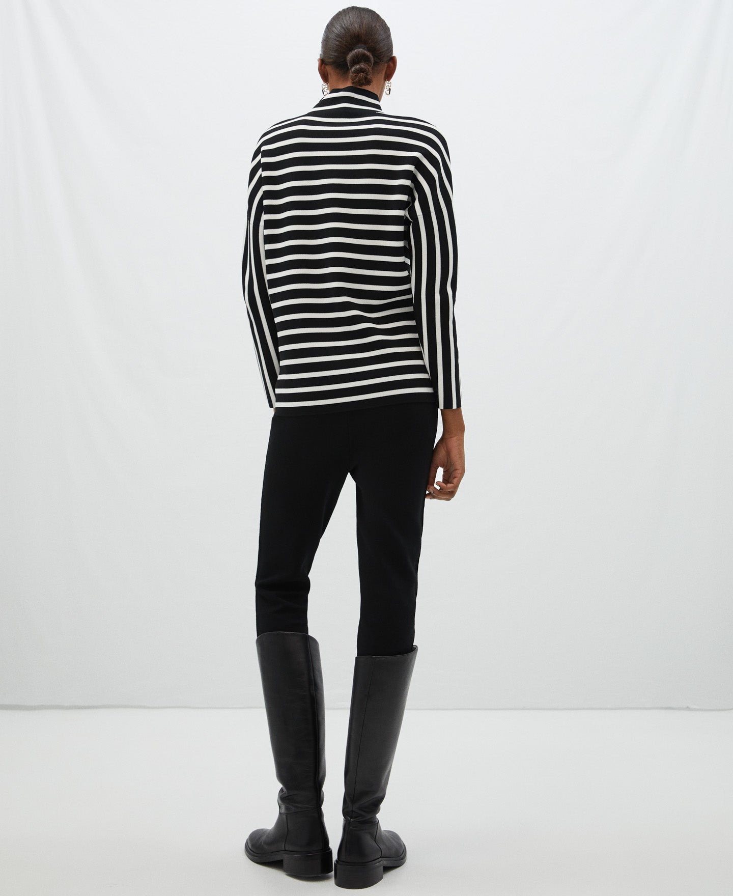 Black Striped Cerrojillo Knitted Sweater