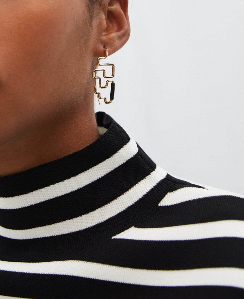 Black Striped Cerrojillo Knitted Sweater