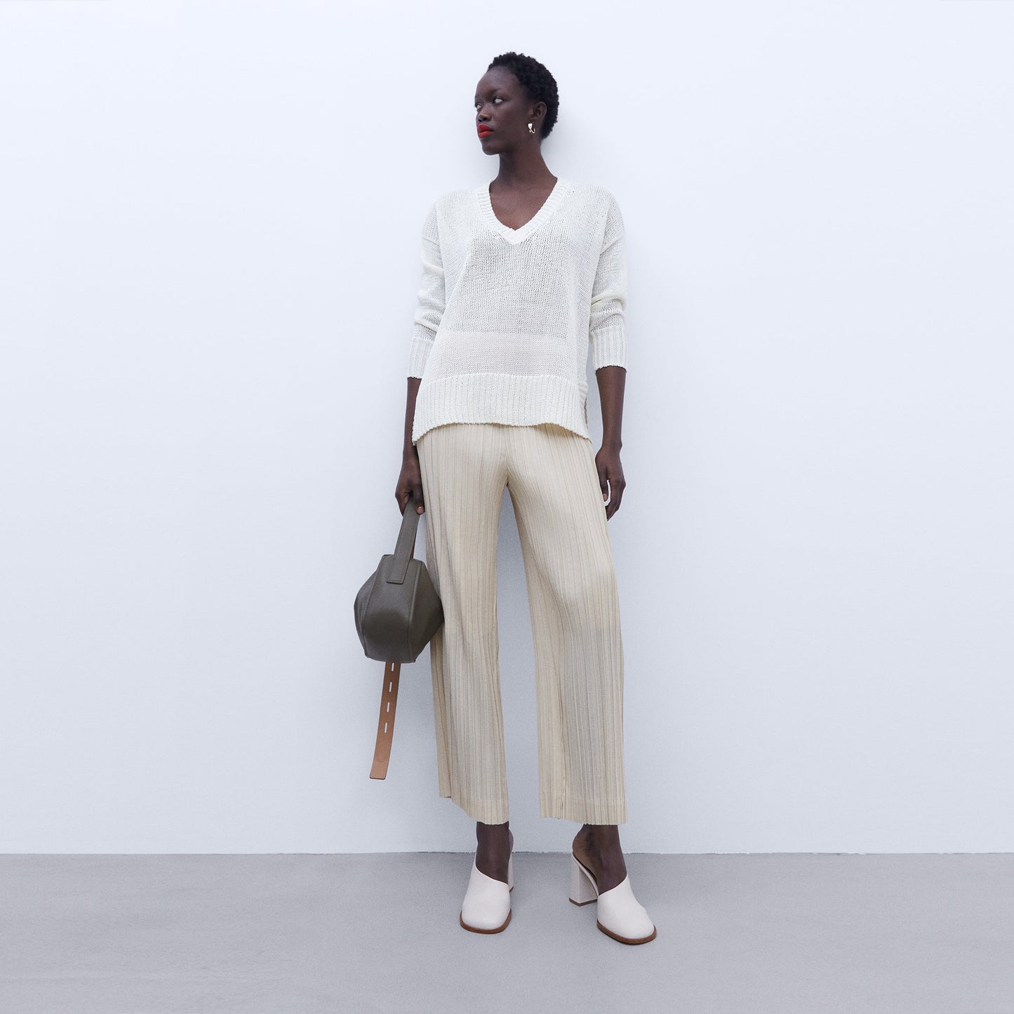 Beige V-neck wide fit sweater