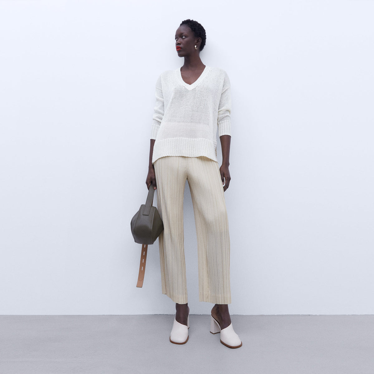 Beige V-neck wide fit sweater