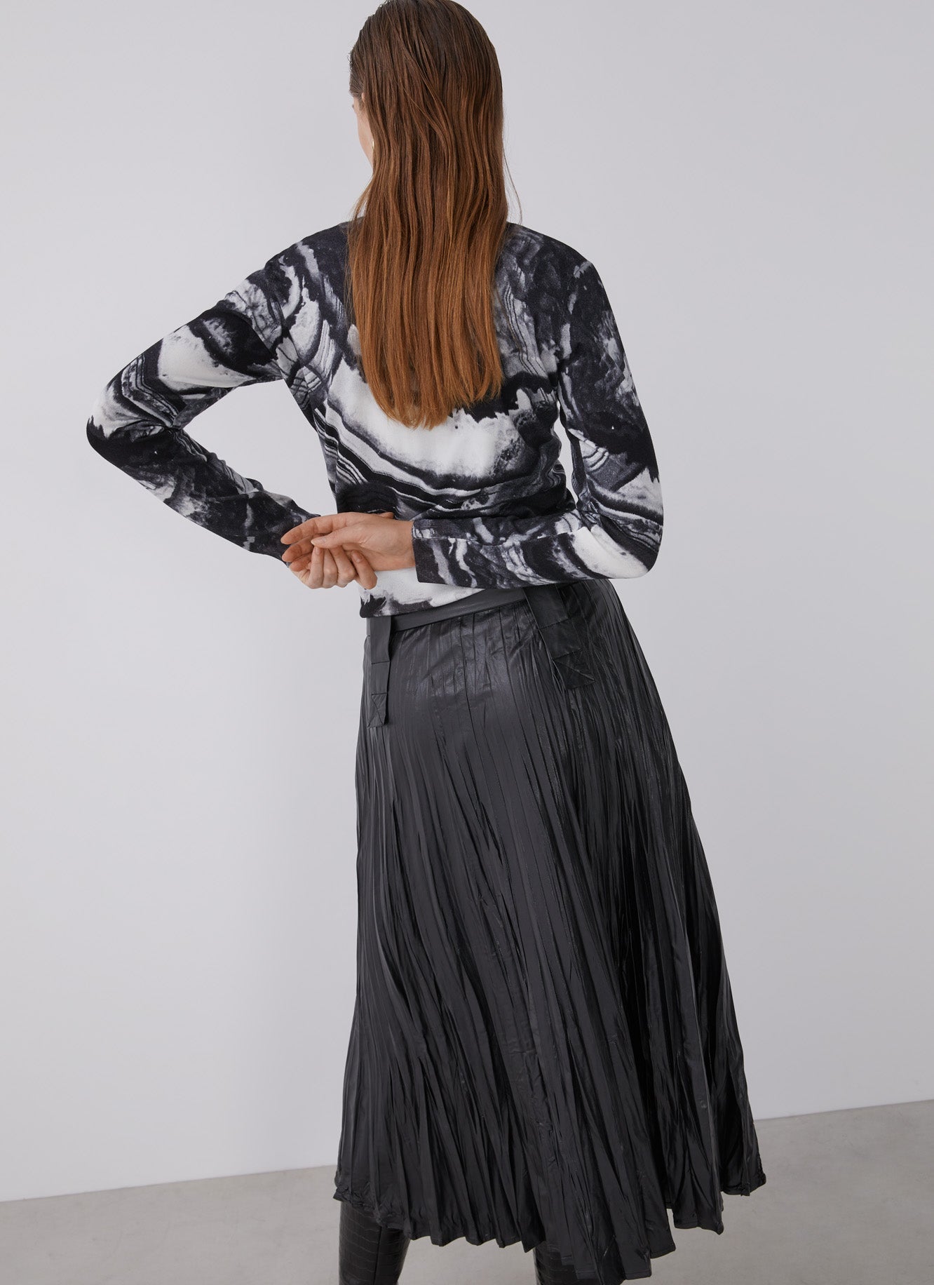 White Print Printed Sweater With Crew Collar