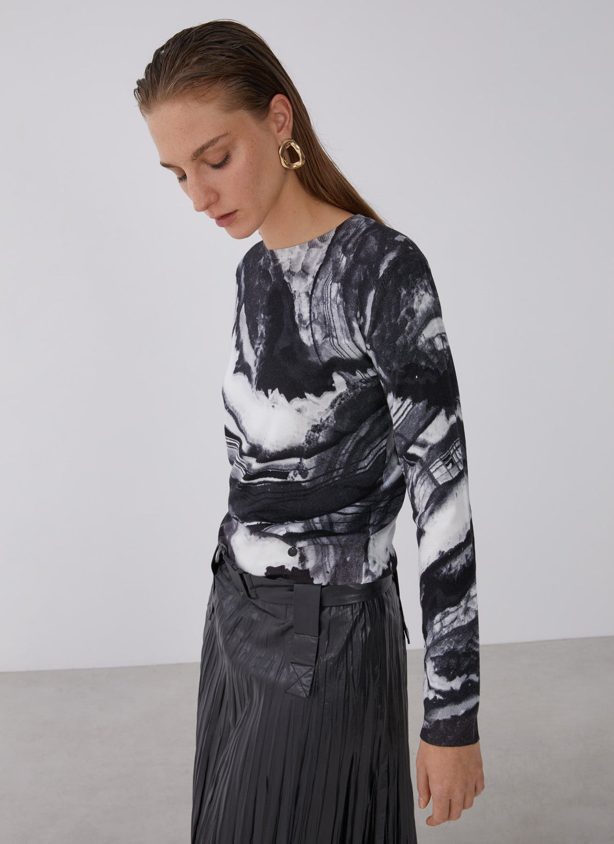 White Print Printed Sweater With Crew Collar