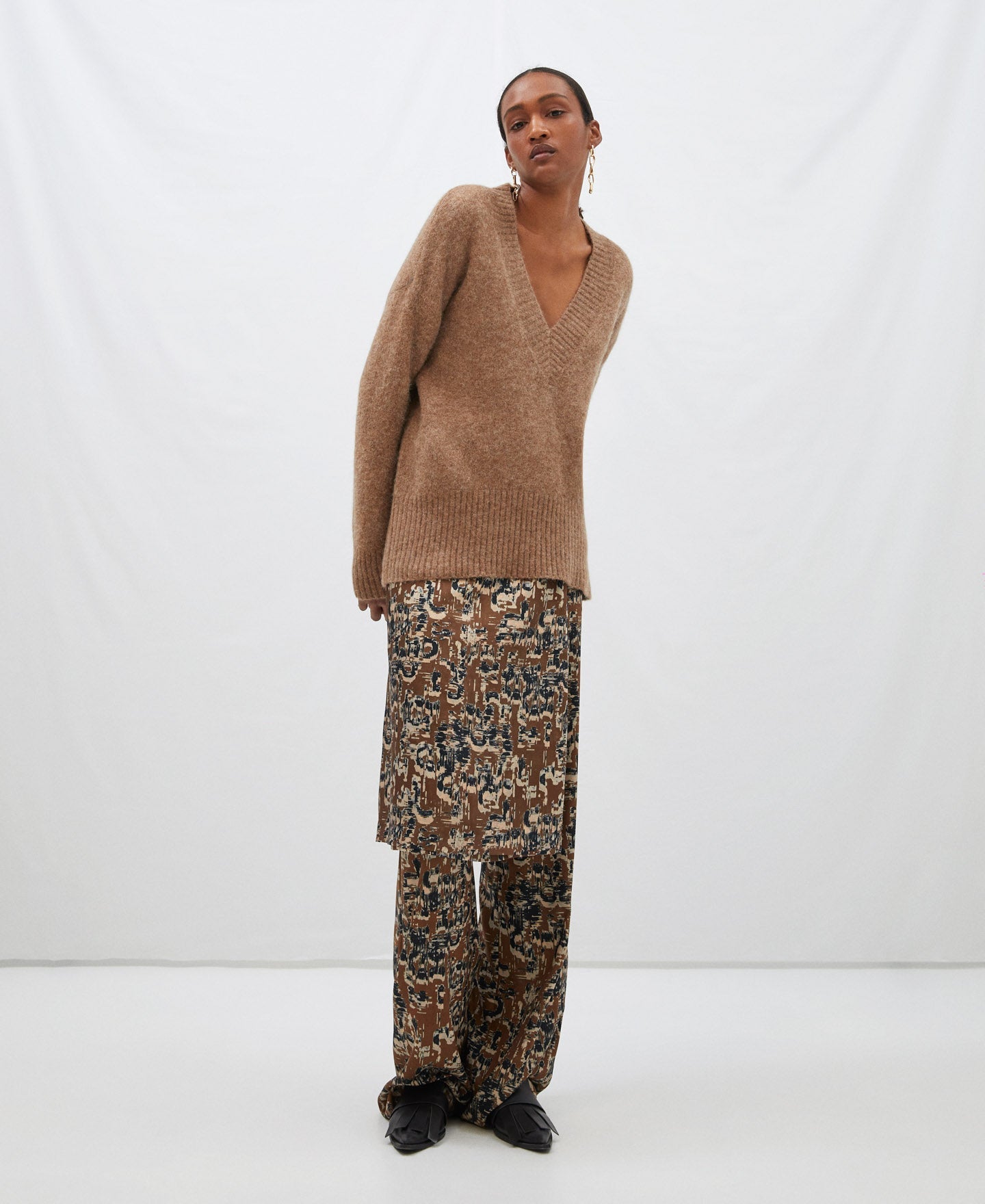 Toffe Alpaca V-Neckline Sweater