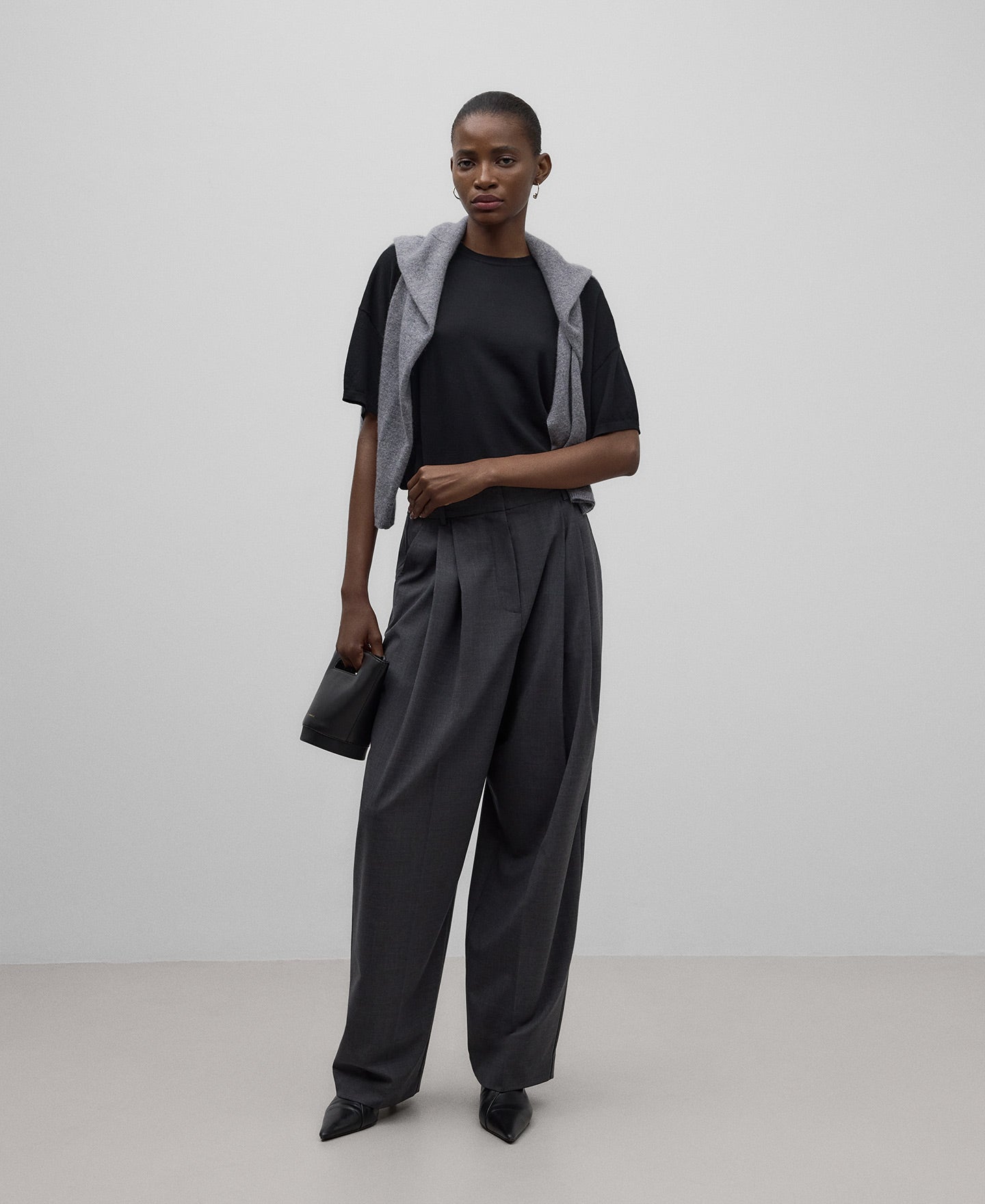 Merino wool short sleeve sweater woman in black