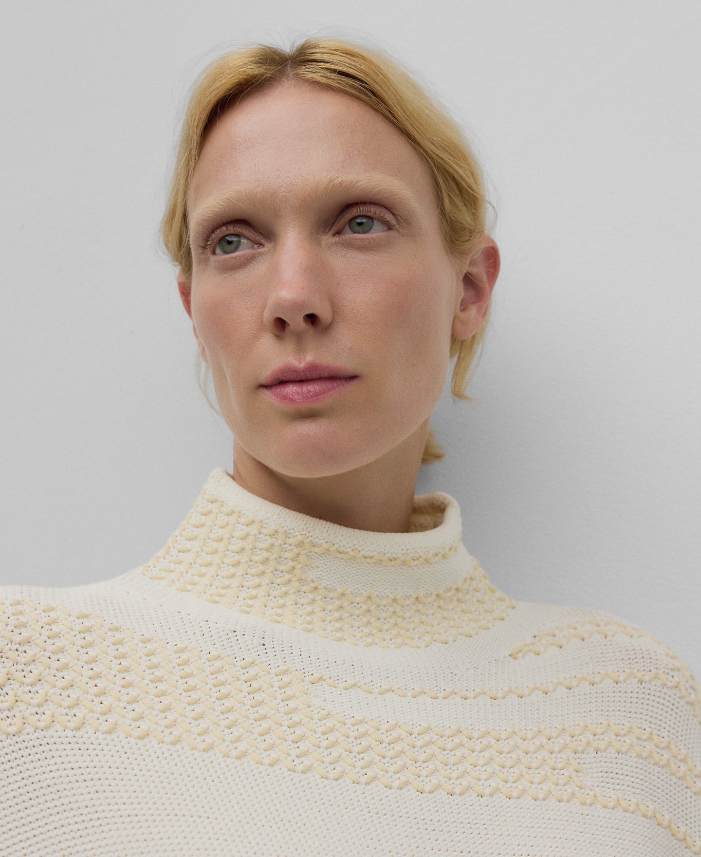 Asymmetrical jacquard cape woman in camel/ecru