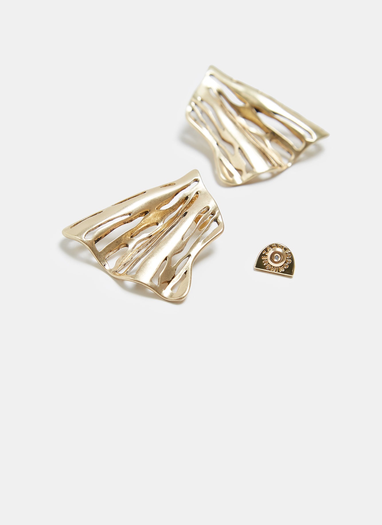 Gold Short Earrings In Pleated Metal