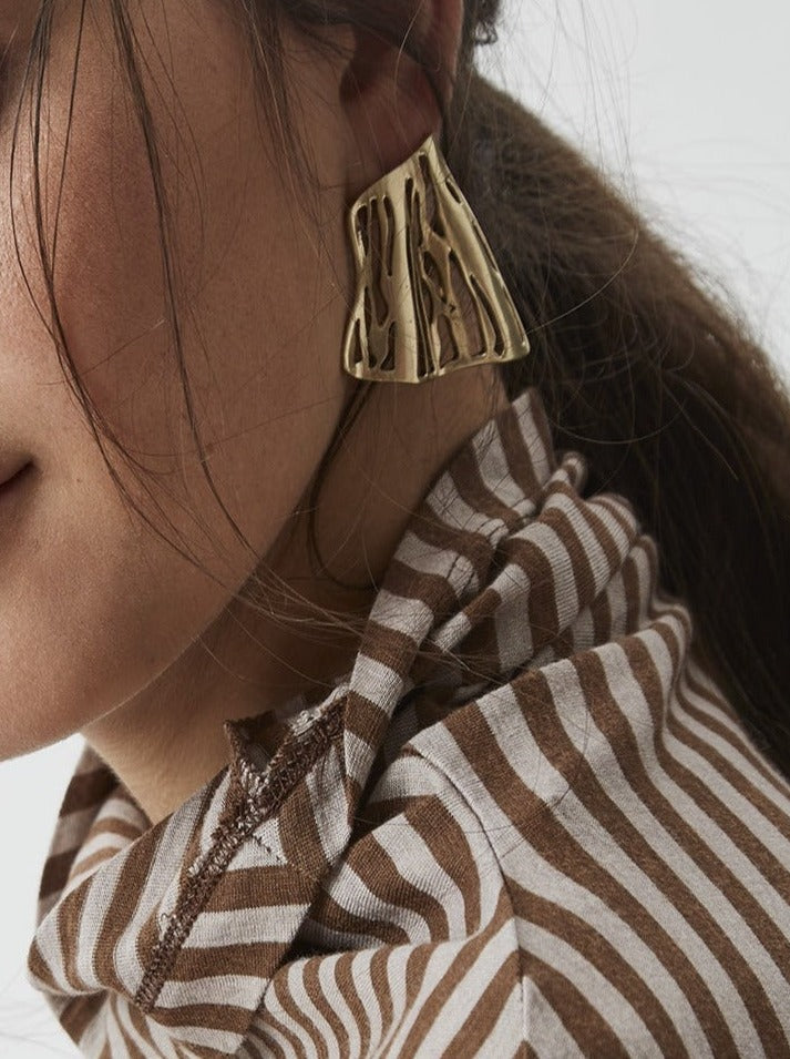 Gold Short Earrings In Pleated Metal