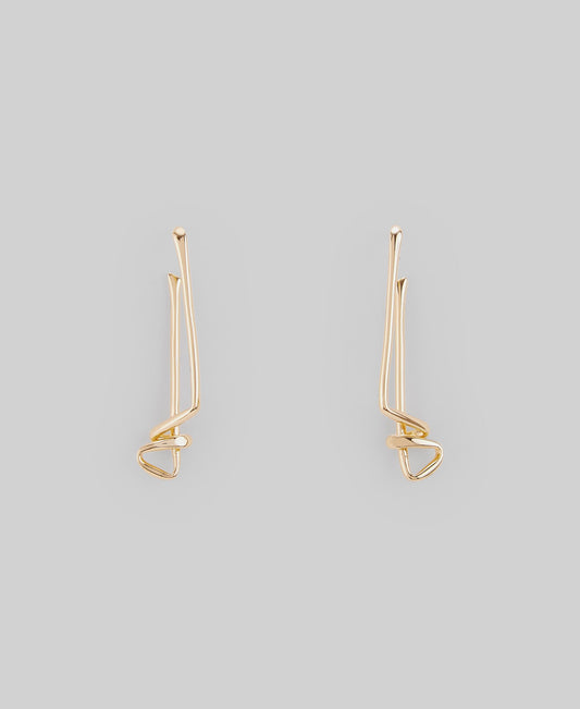 Twisted earrings woman in gold