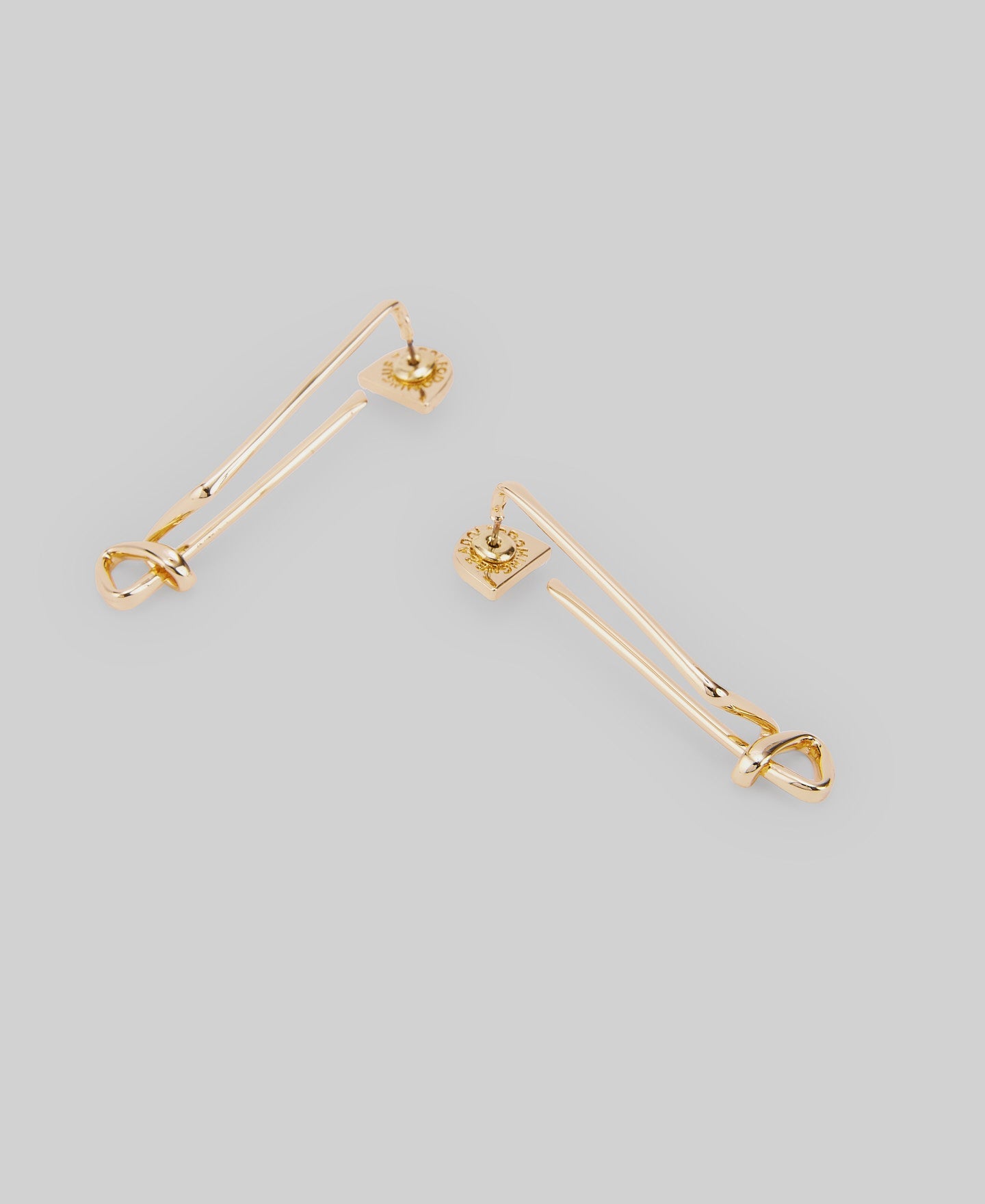 Twisted earrings woman in gold