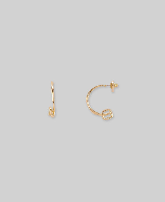 Hoop earrings with knot at the end woman in gold