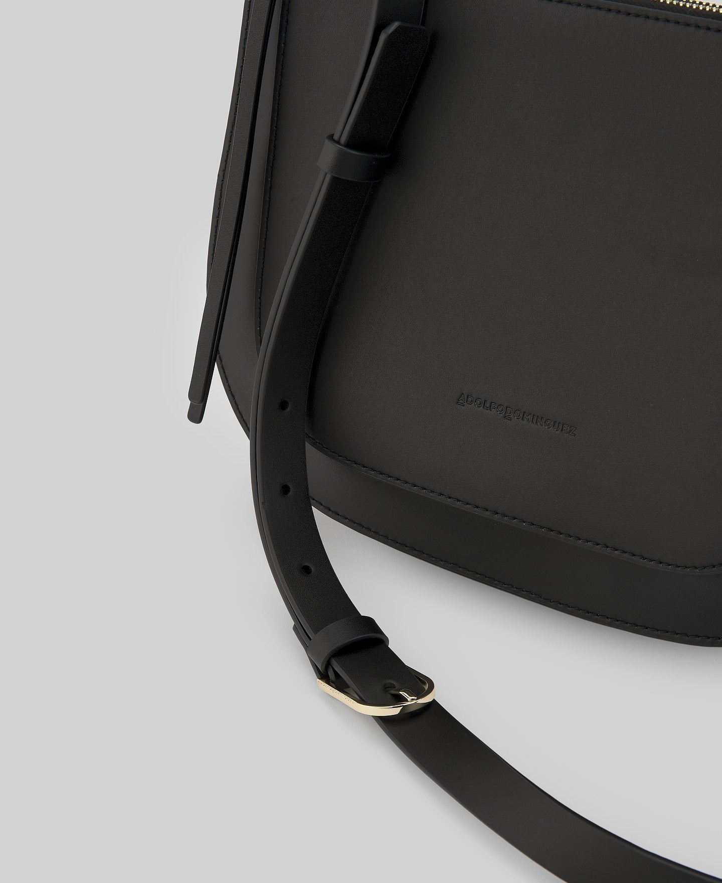 Leather double gusset shoulder bag woman in black