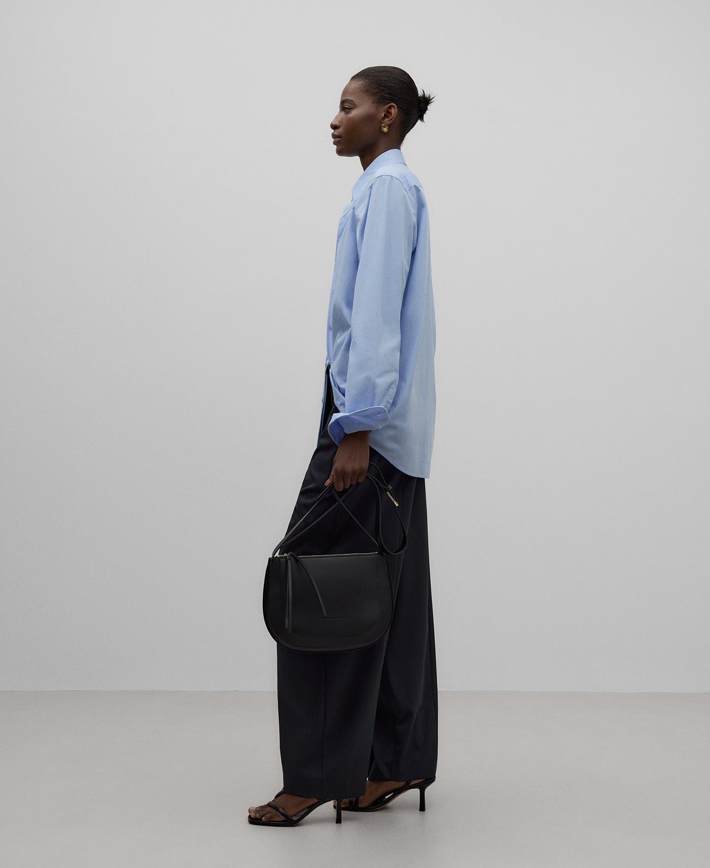 Leather double gusset shoulder bag woman in black