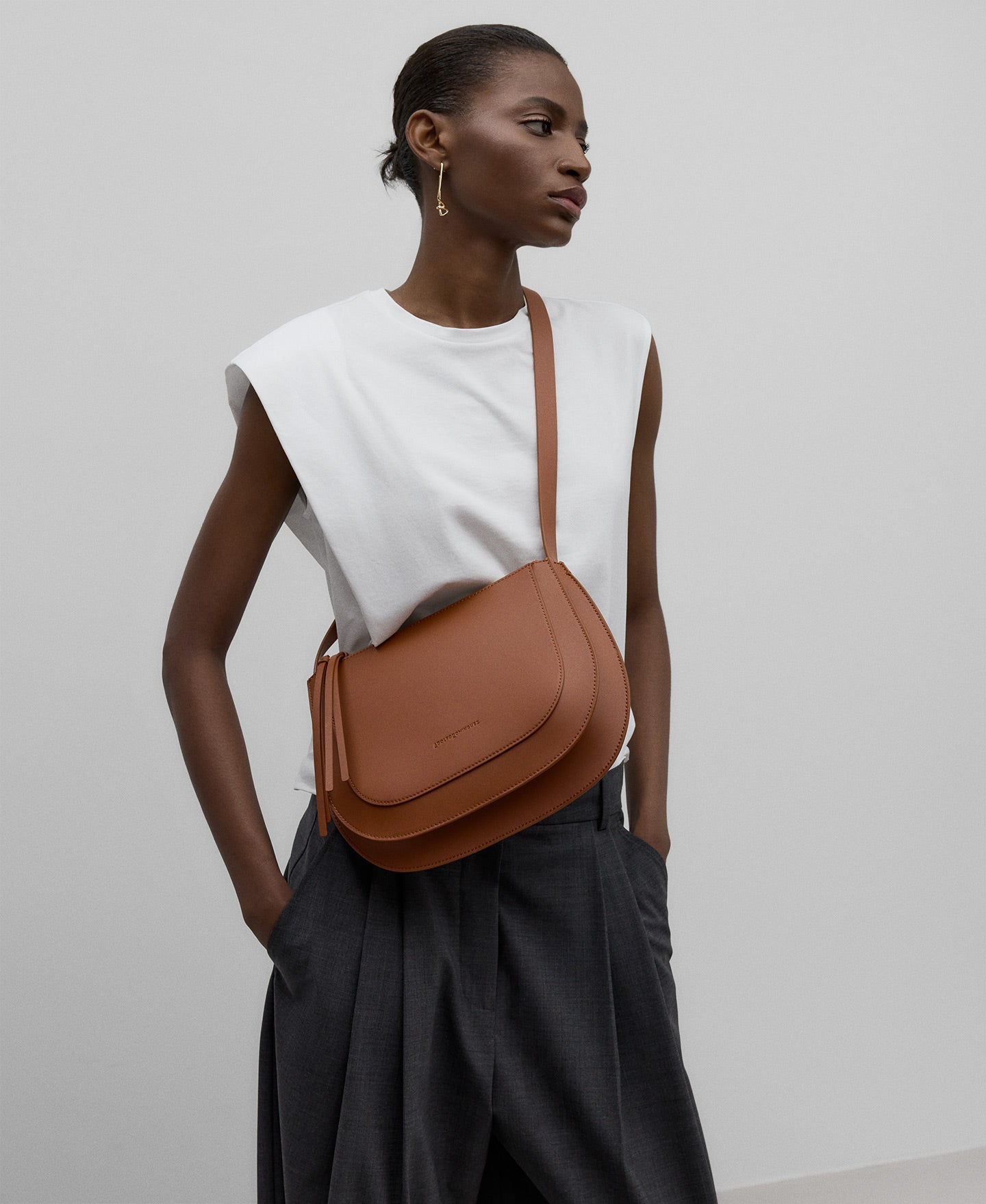 Leather small crossbody woman in dark buff