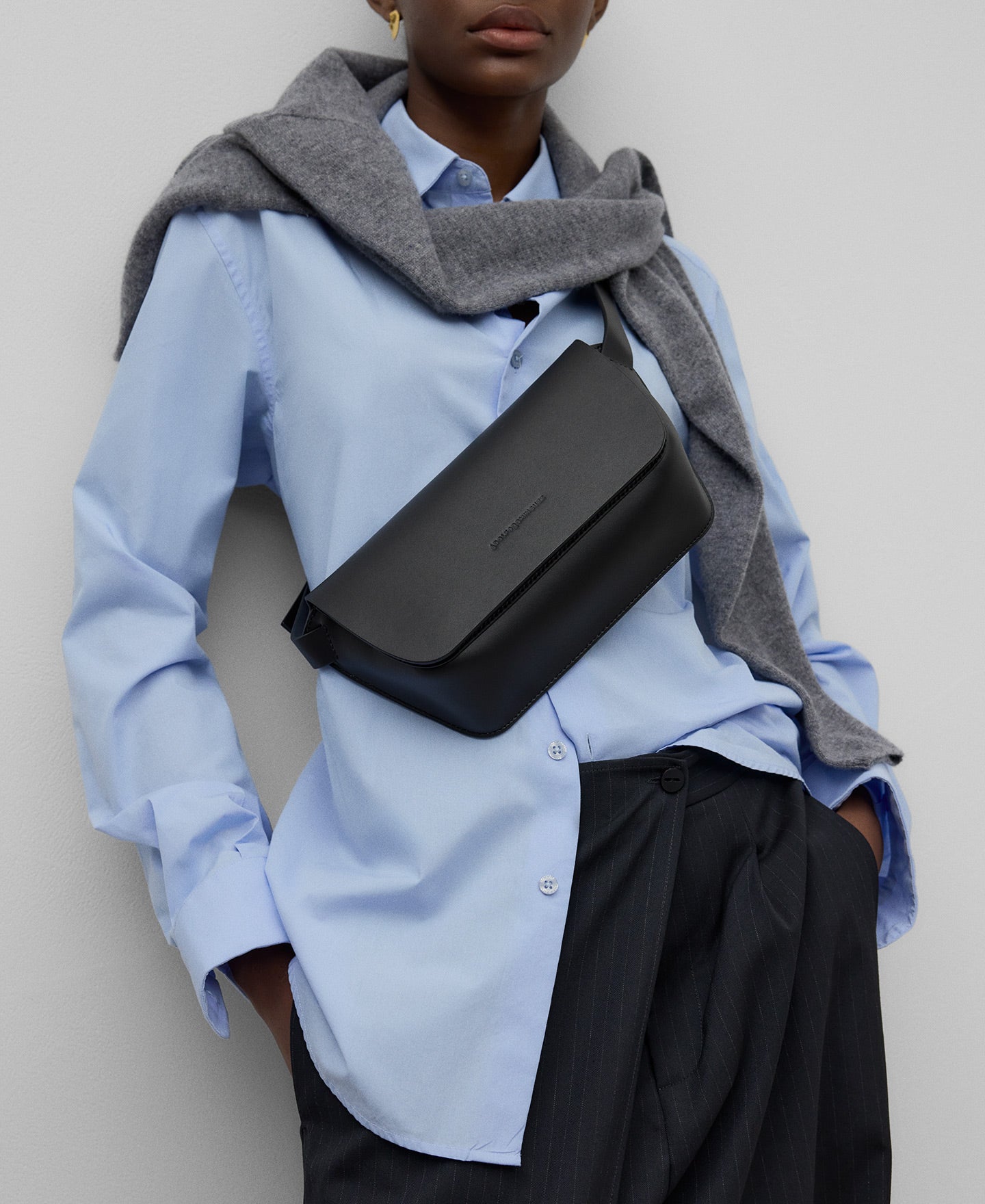 Flap leather bag woman in black