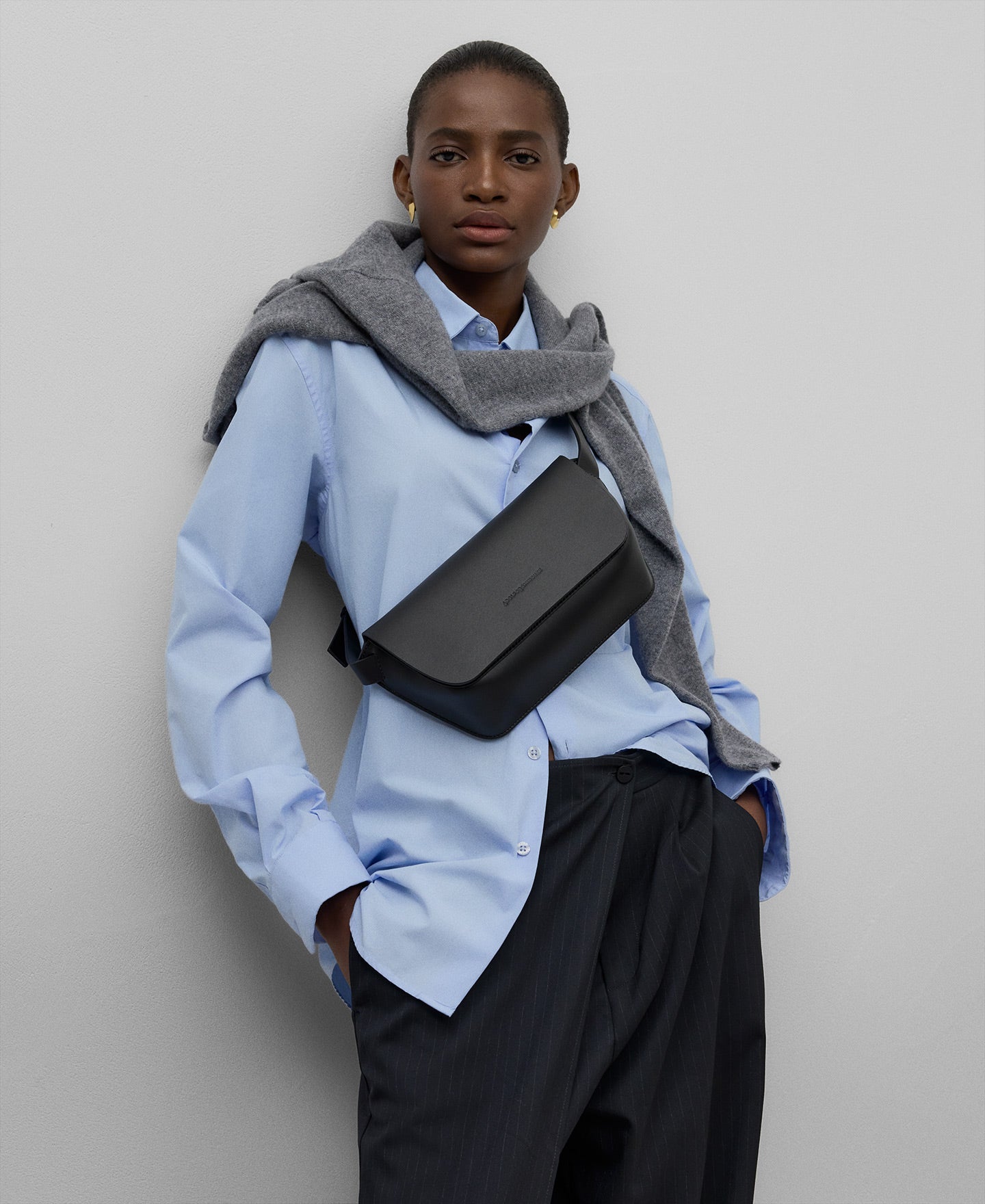Flap leather bag woman in black