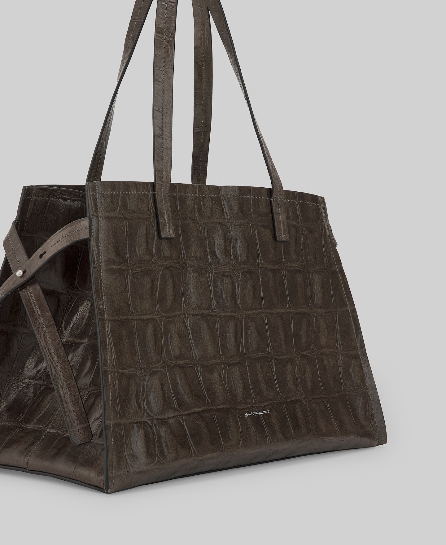 Responsible leather coco bag woman in light grey