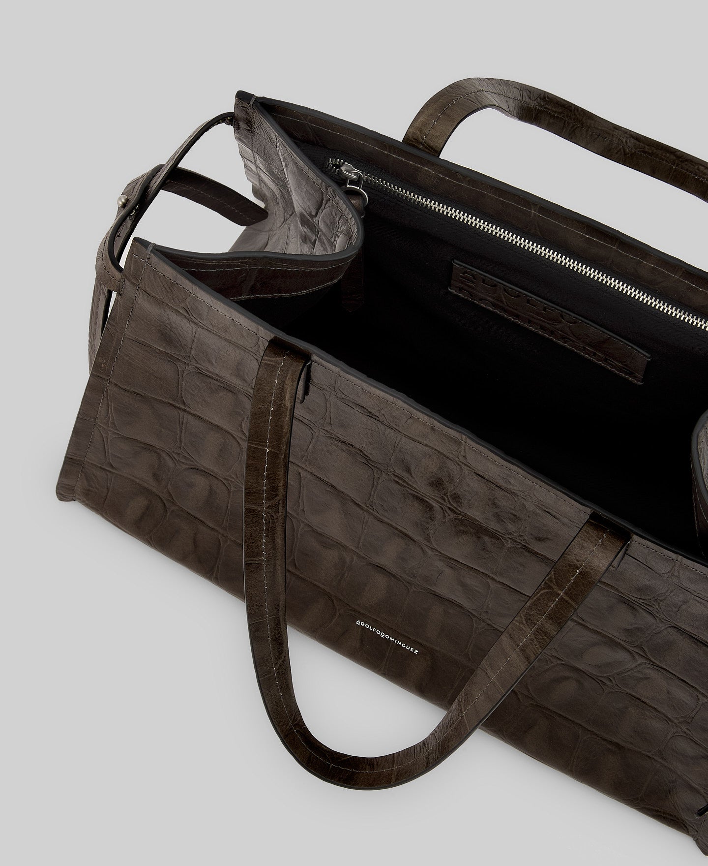 Responsible leather coco bag woman in light grey