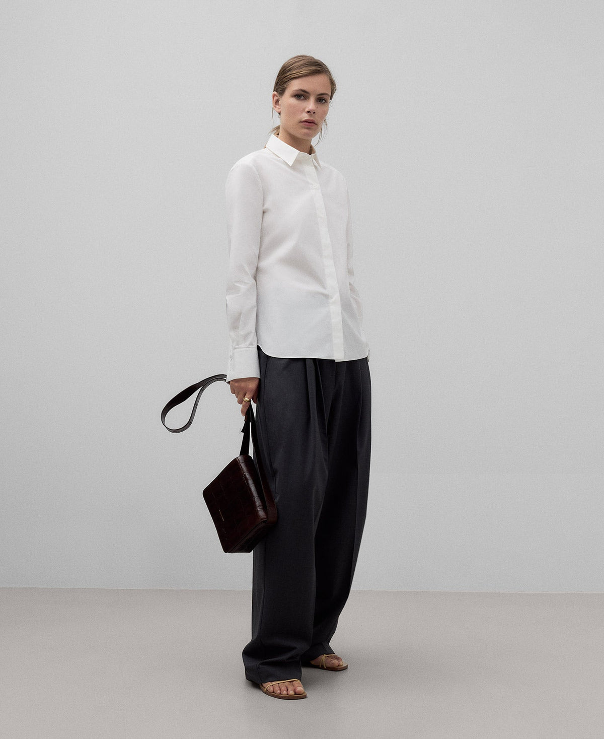Leather coco shoulder bag woman in brown