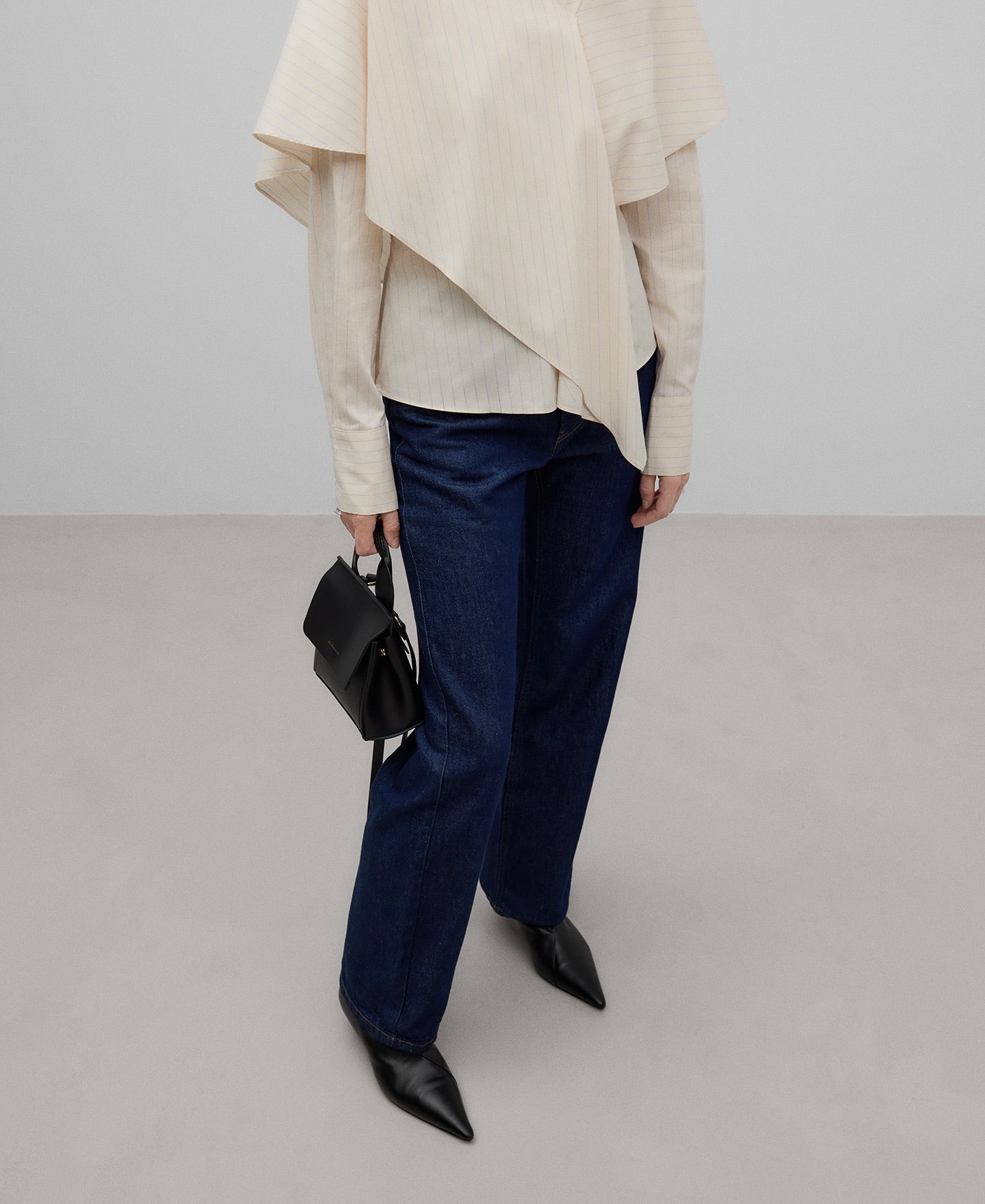 Responsible leather small Mica bag woman in black