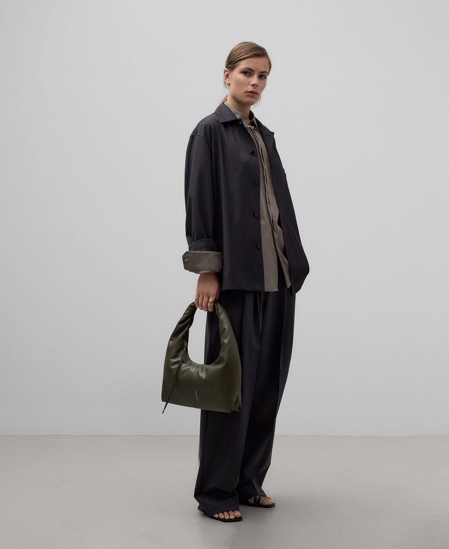 Medium Nube bag woman in olive green