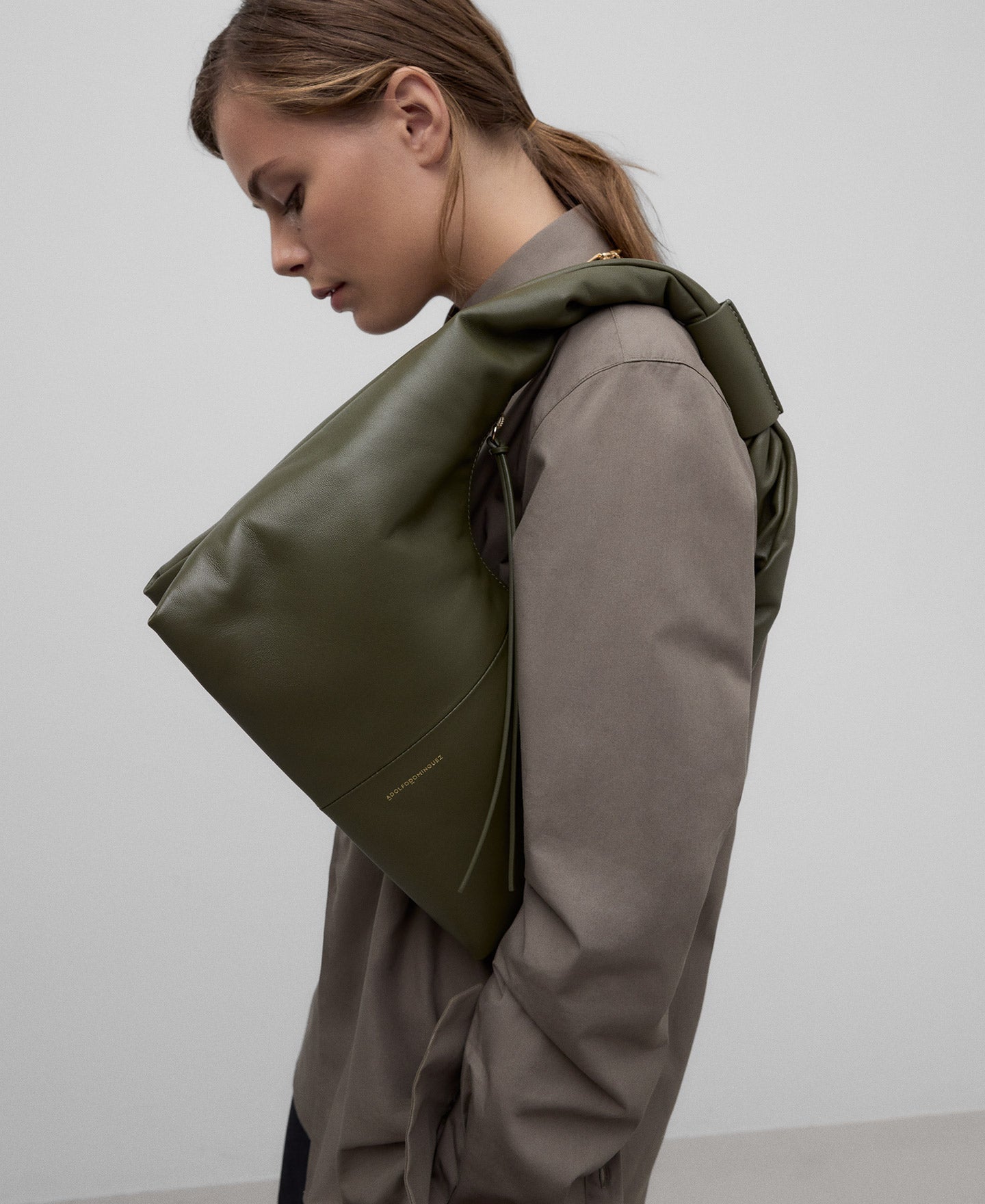 Medium Nube bag woman in olive green