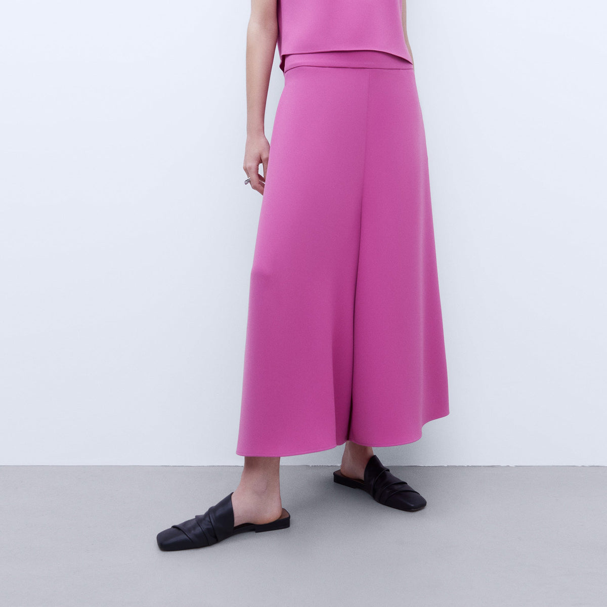 Monochromatic Pink Cropped Pants