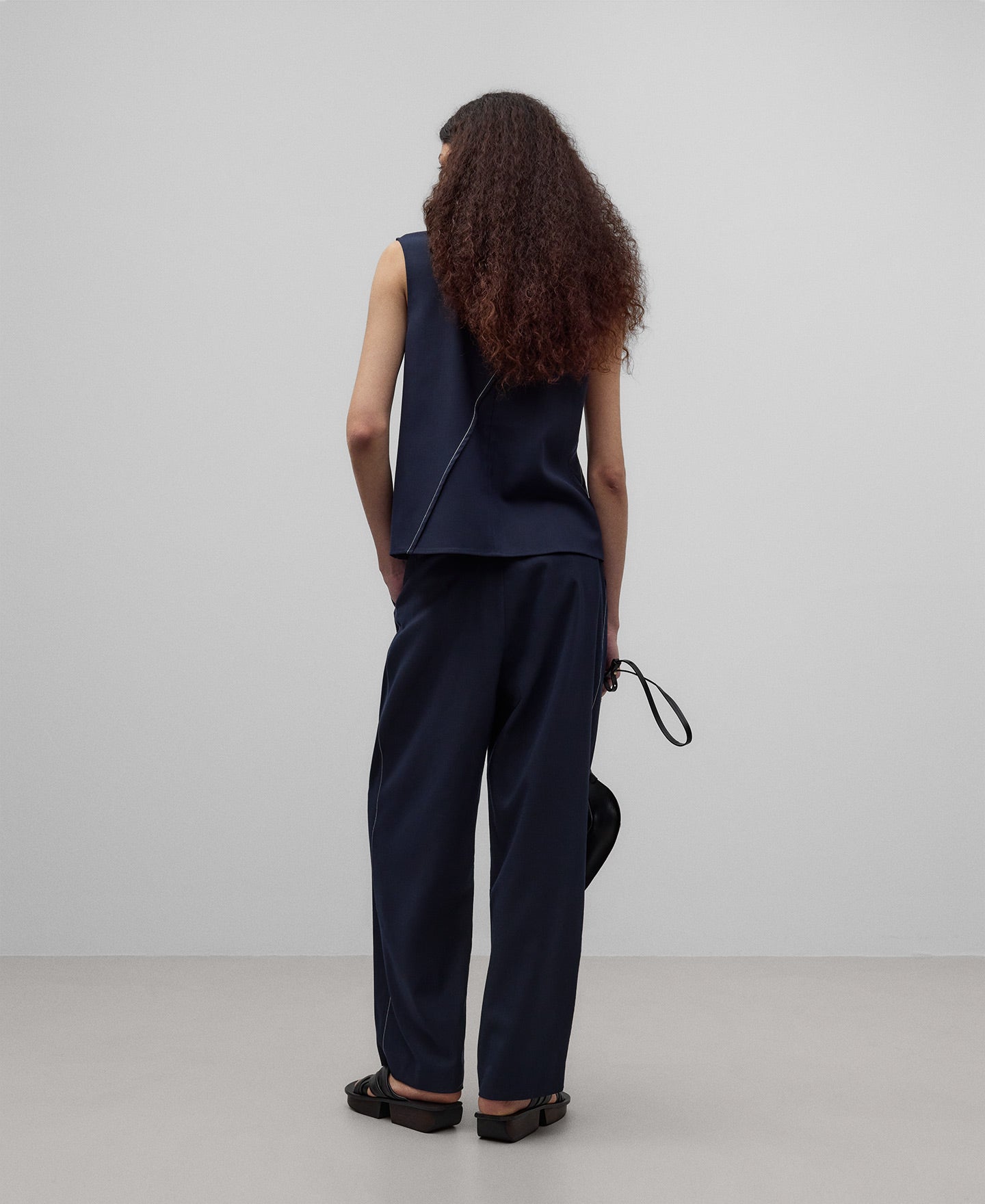 Navy blue tailored trousers woman in navy blue/black