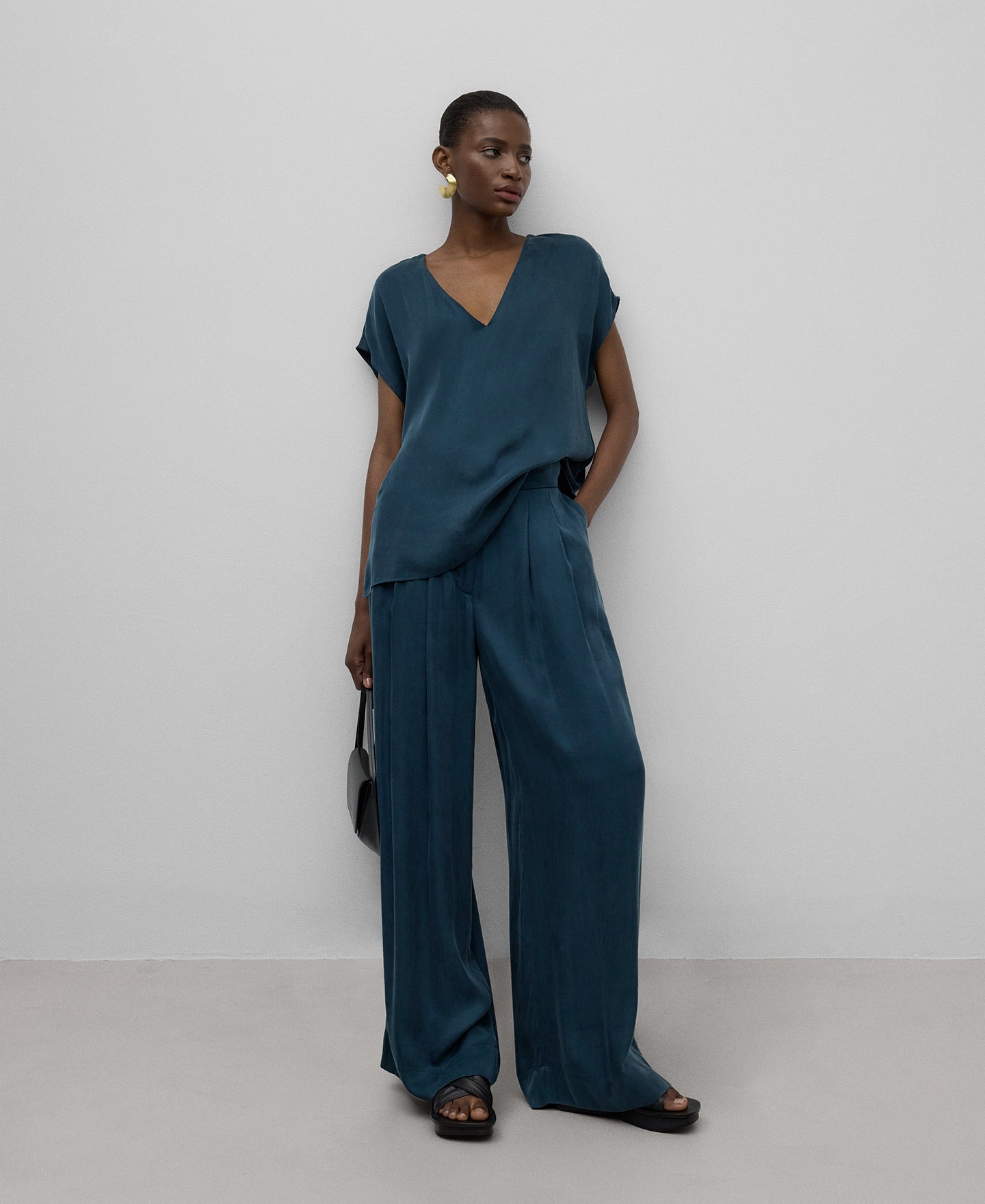 Blue pleated trousers woman in petrol blue