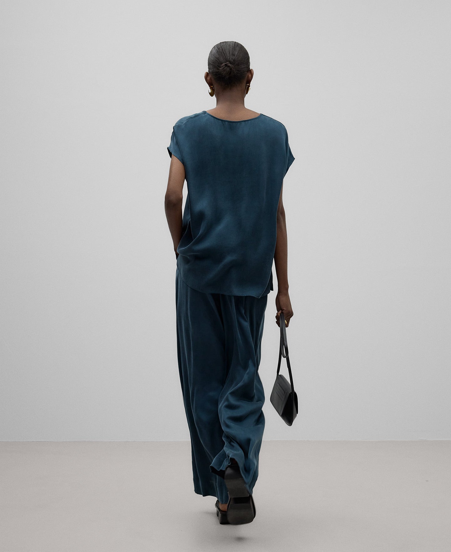Blue pleated trousers woman in petrol blue