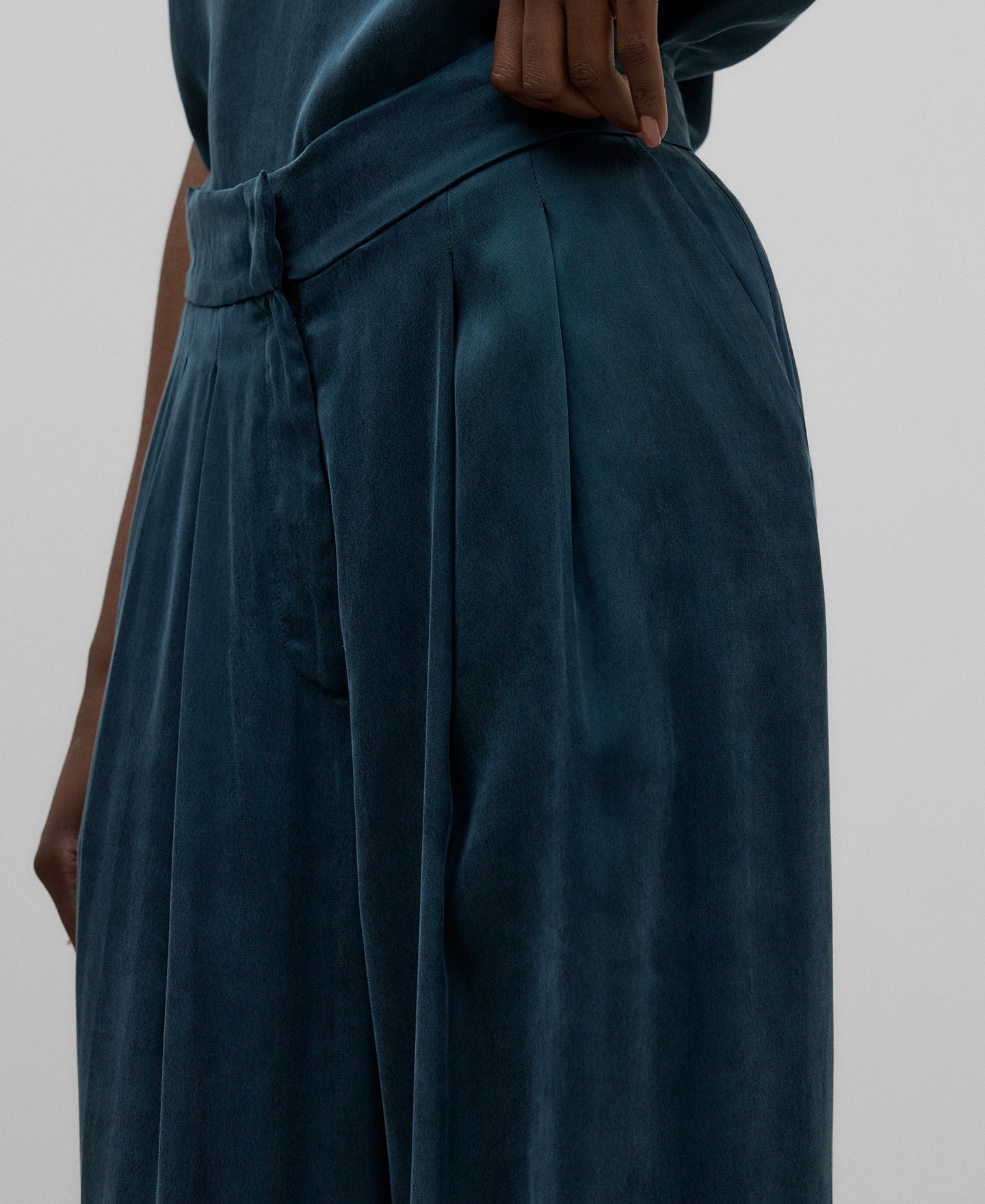 Blue pleated trousers woman in petrol blue