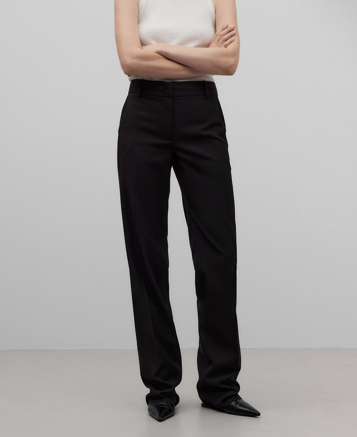 Straight leg tailored trousers woman in black