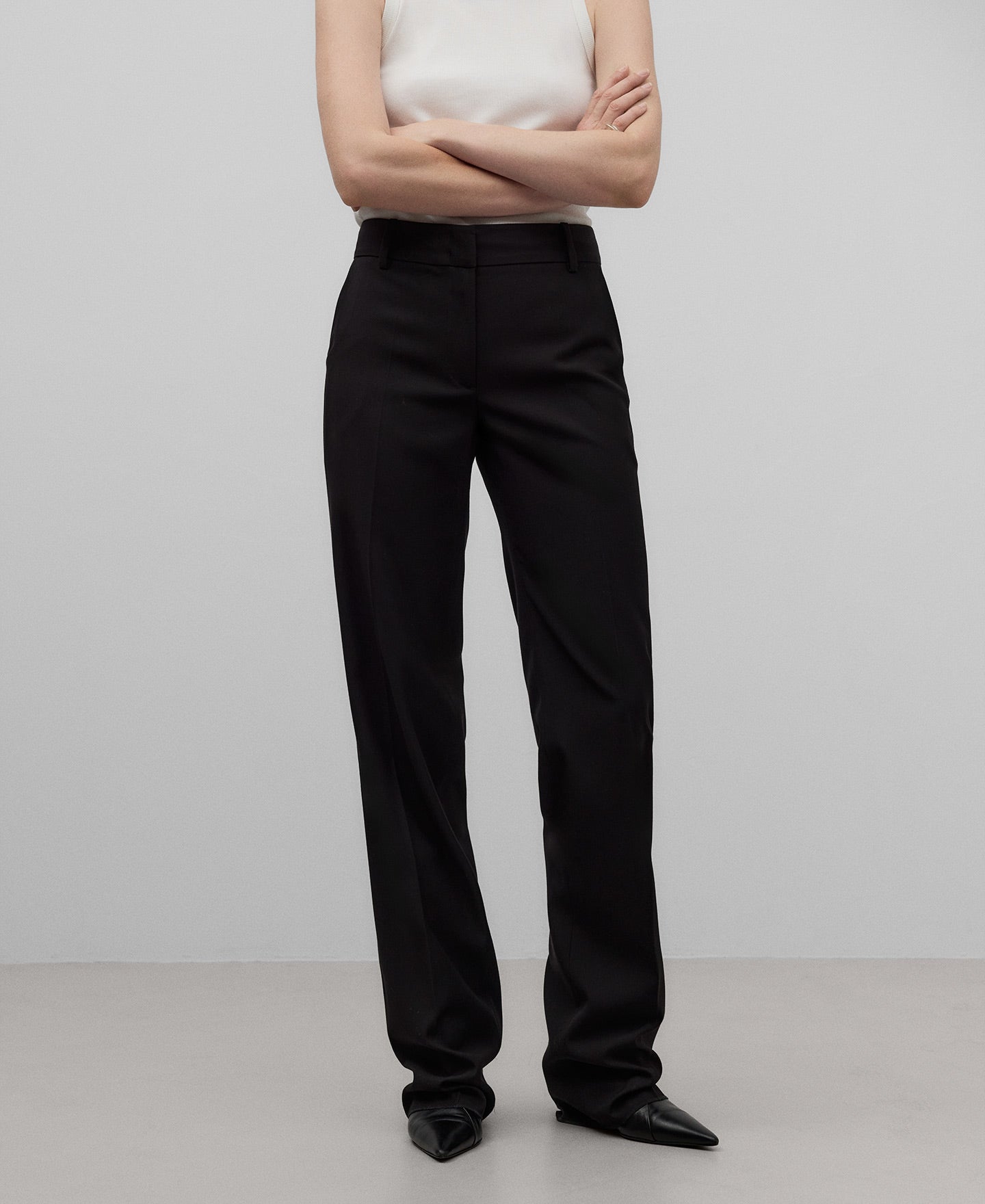 Straight leg tailored trousers woman in black