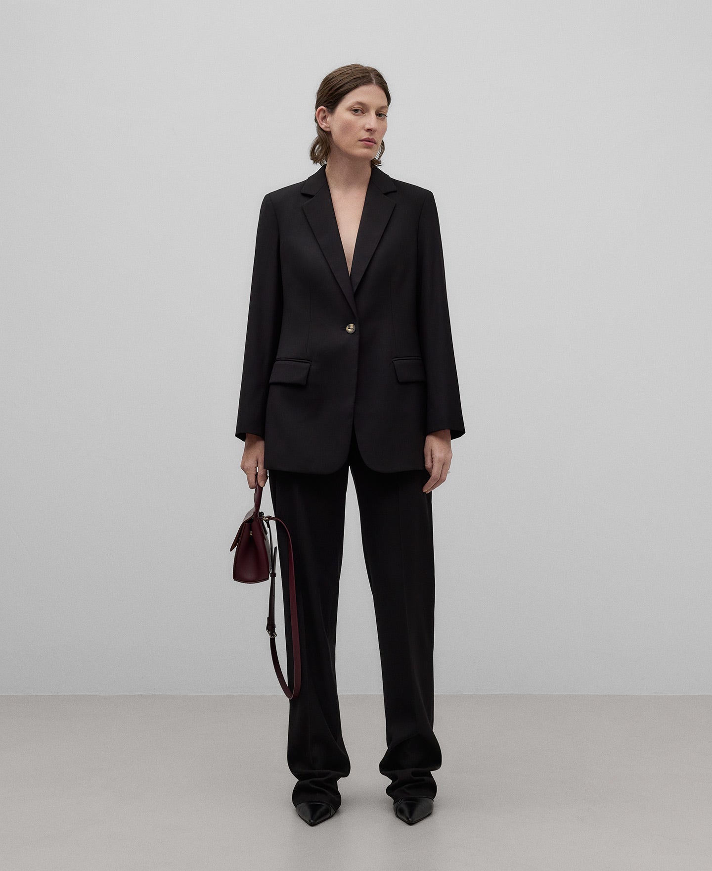 Straight leg tailored trousers woman in black
