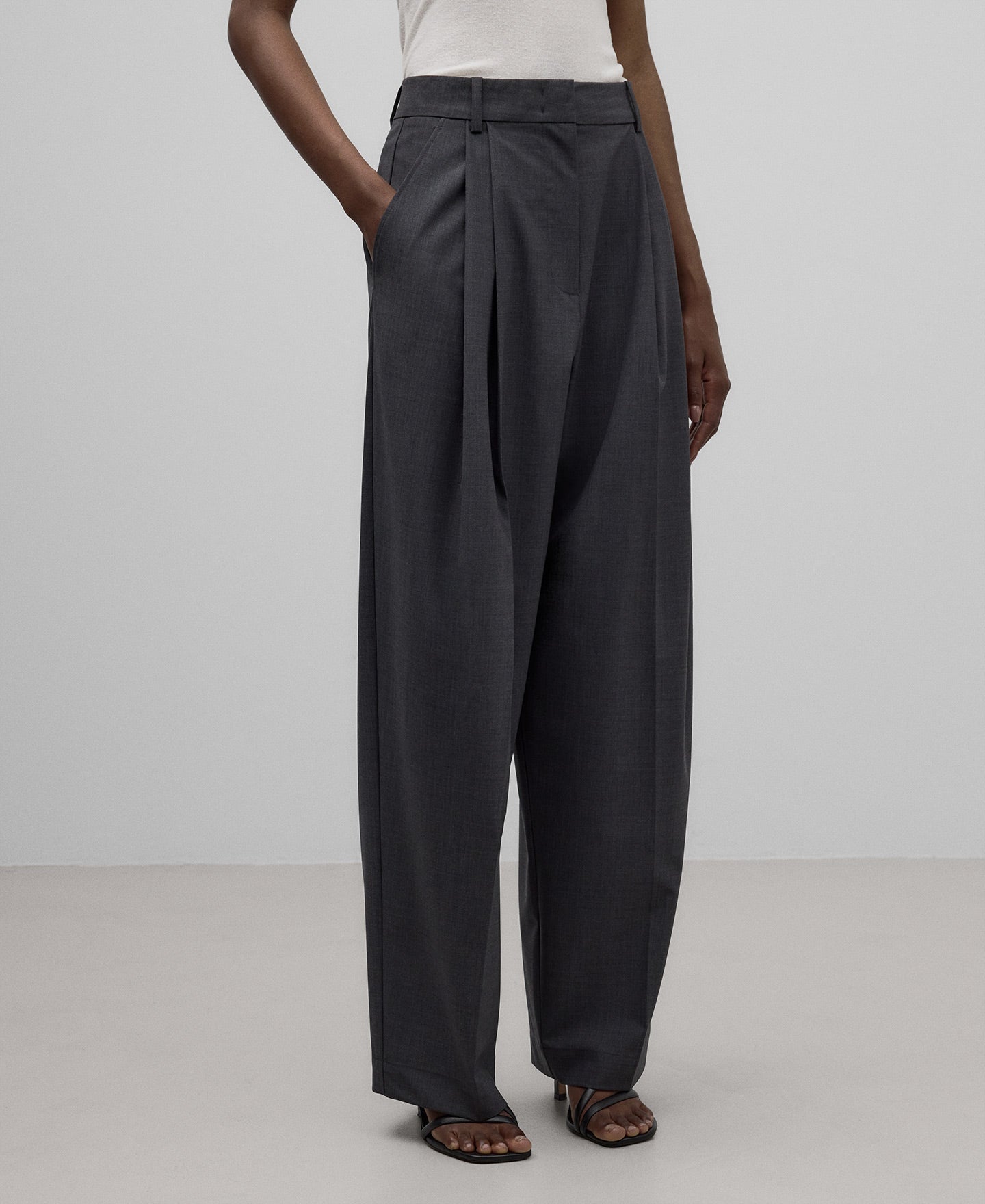 Tailored trousers woman in charcoal grey