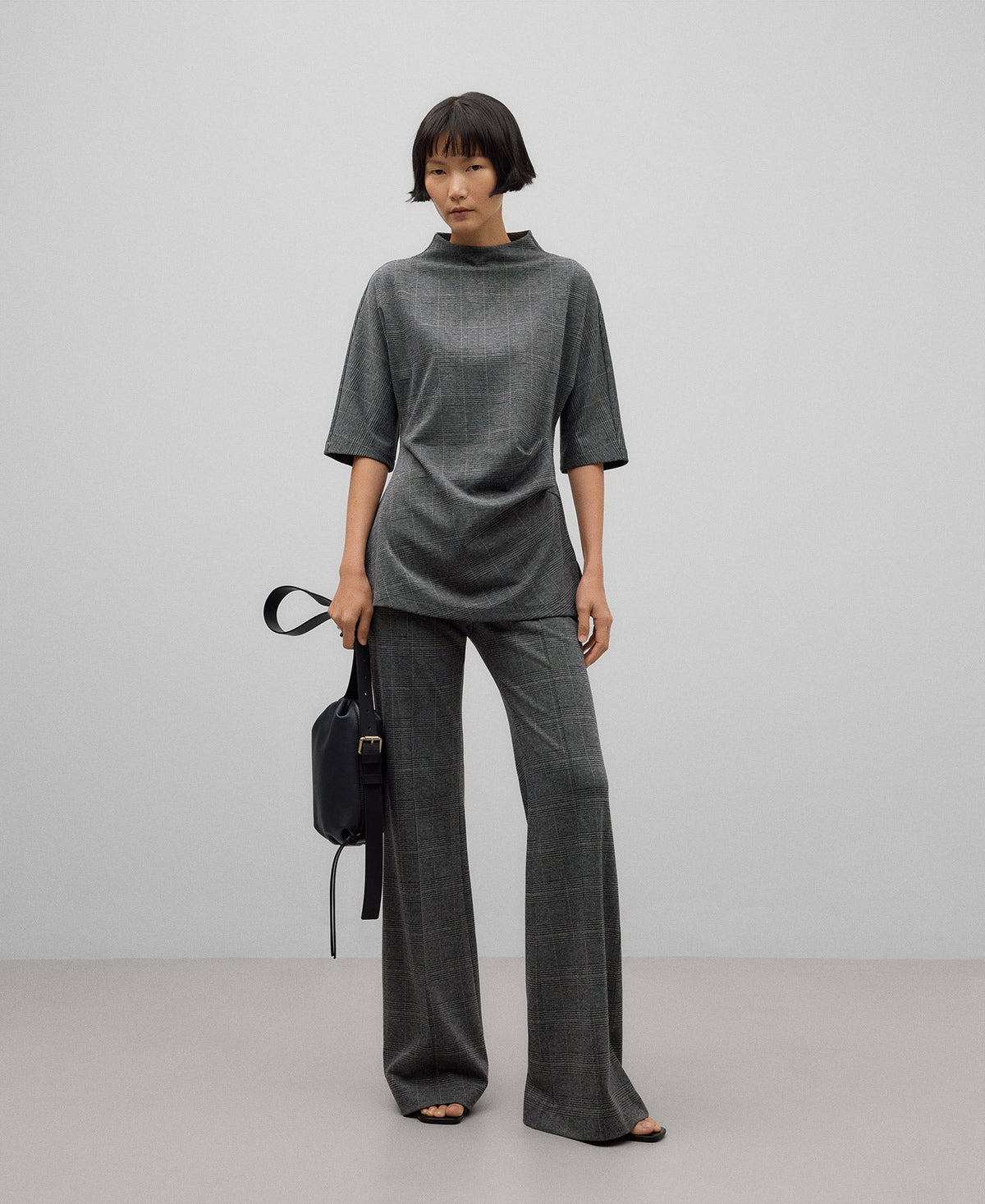 Knit fabric flare trousers woman in grey/black