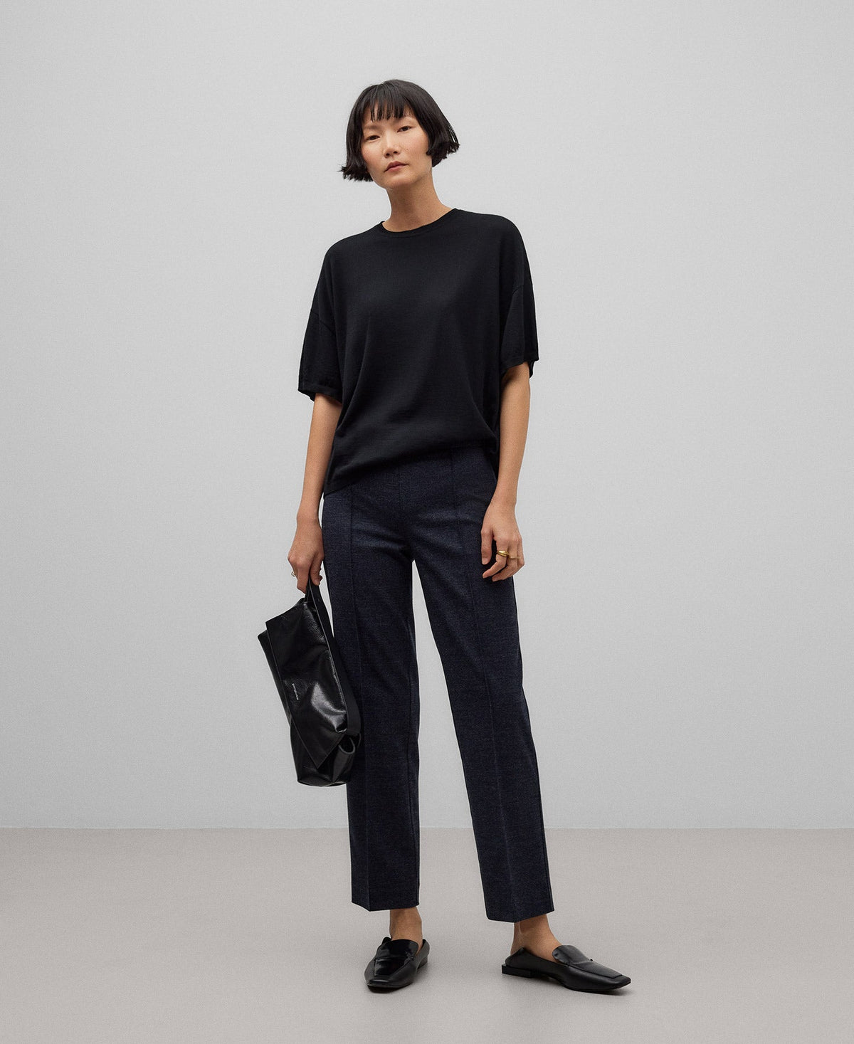 Ankle-lenght flare trousers woman in blue