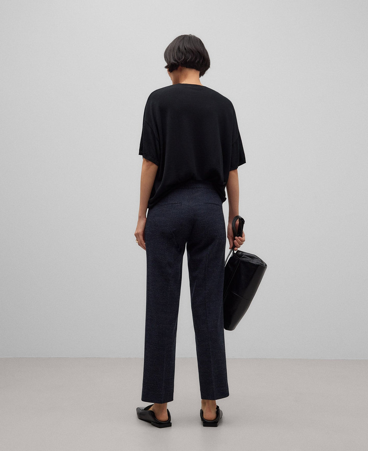 Ankle-lenght flare trousers woman in blue