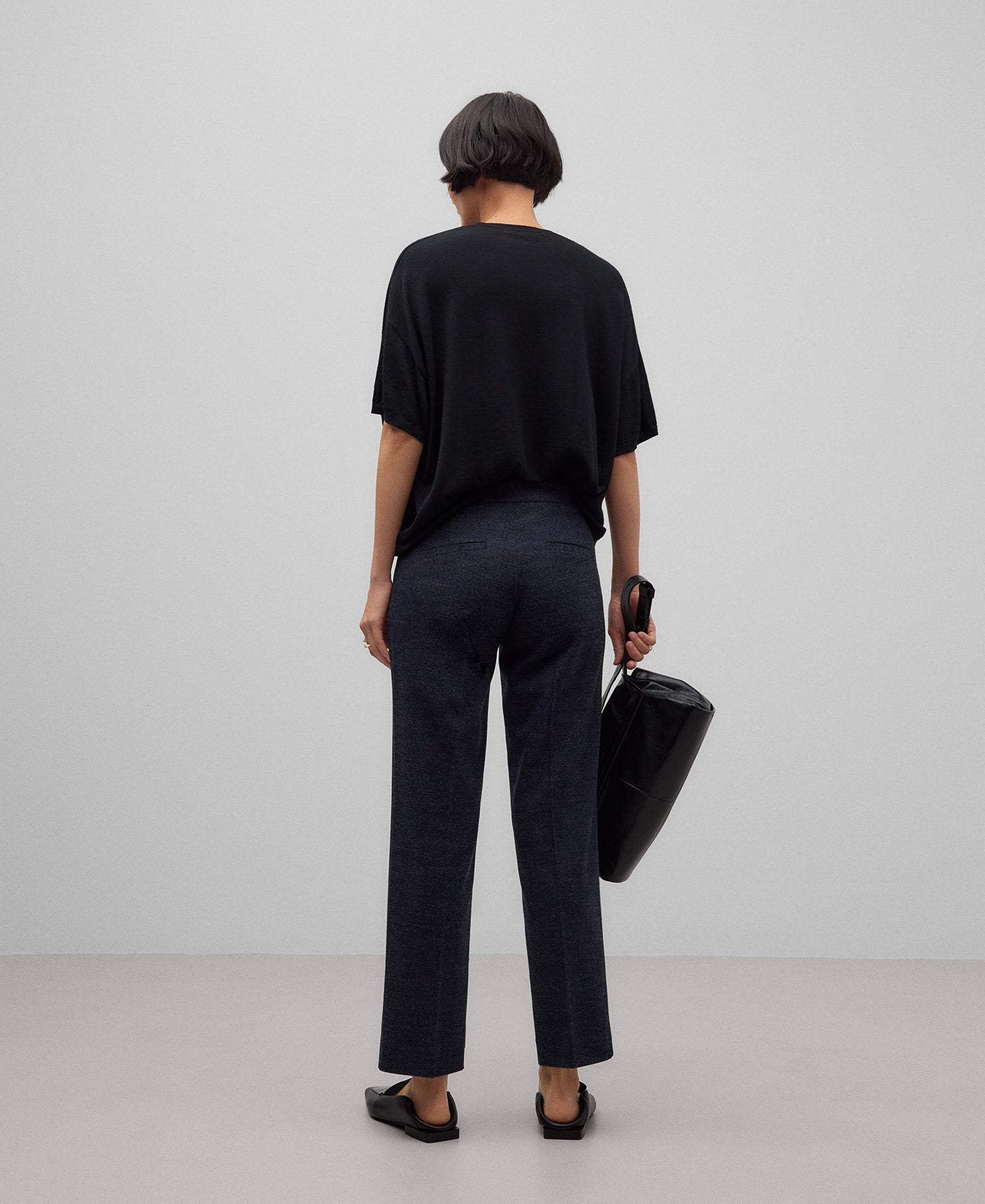 Ankle-lenght flare trousers woman in blue