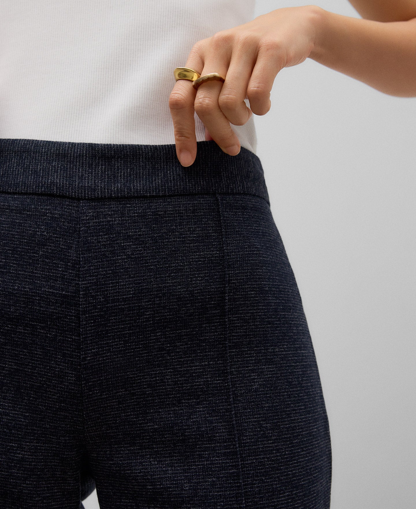 Ankle-lenght flare trousers woman in blue