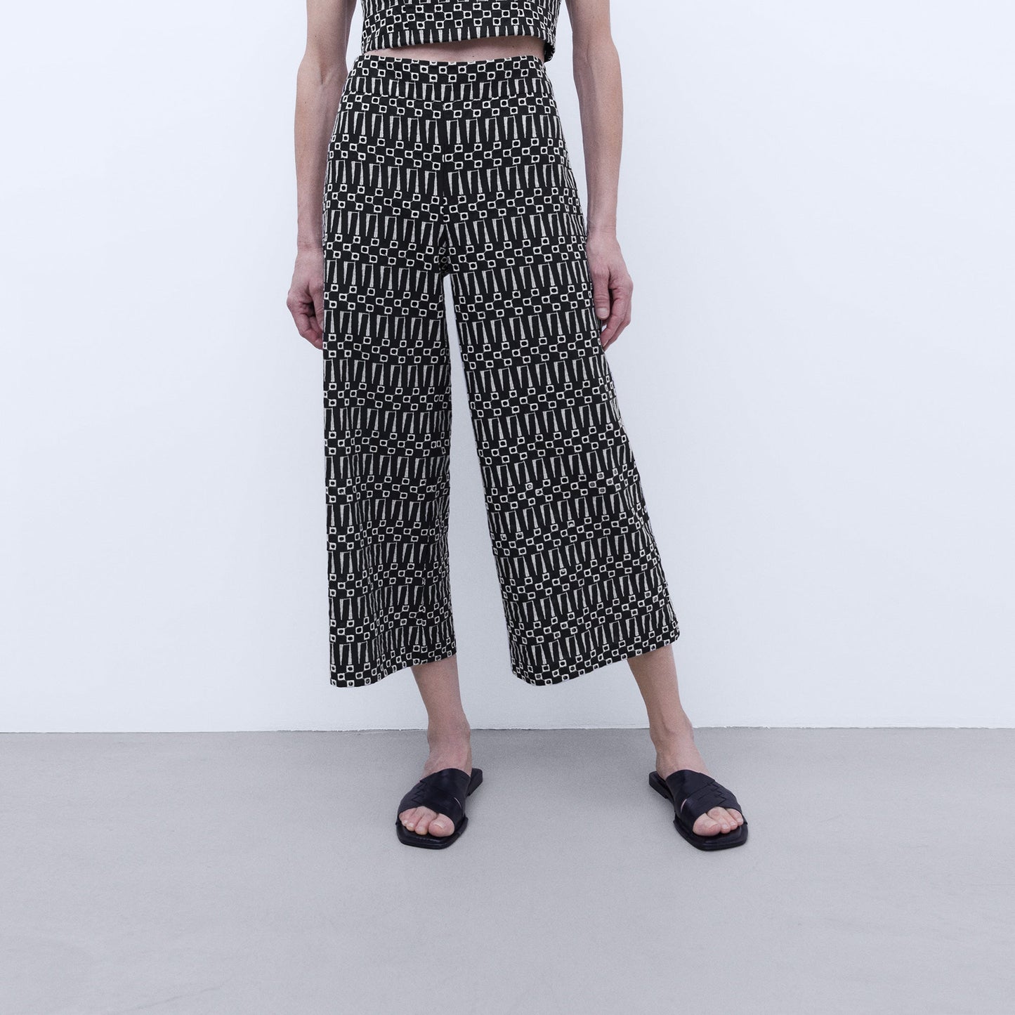 Embroidered Linen Cotton Trousers