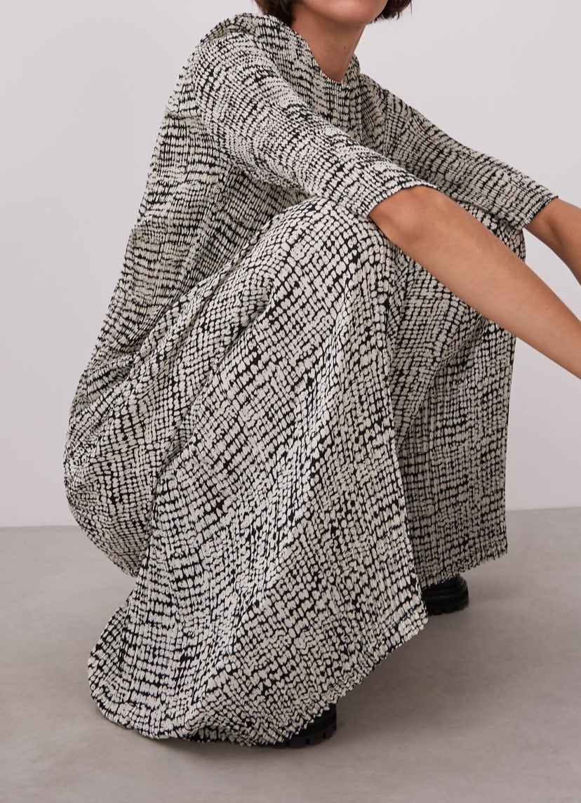 White And Black Crinkle Trousers With Signature Print