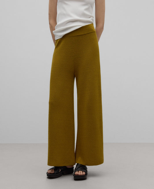 Knit linen trousers woman in green