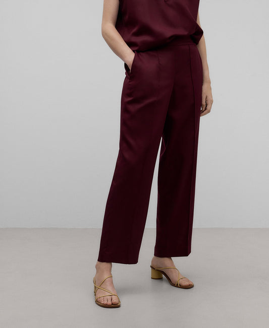 Straight burgundy trousers woman in maroon
