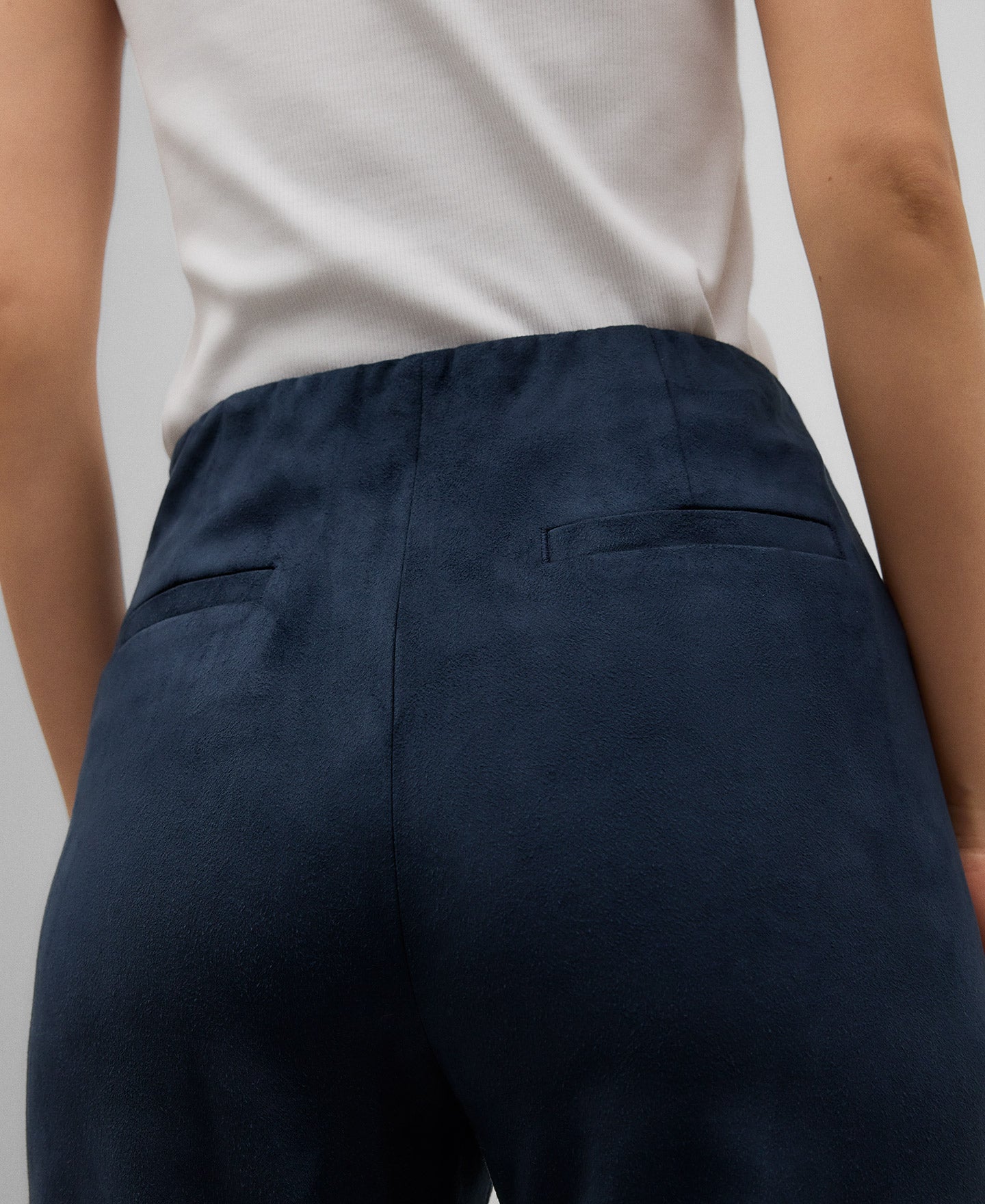 Navy blue ankle-lenght trousers woman in navy blue