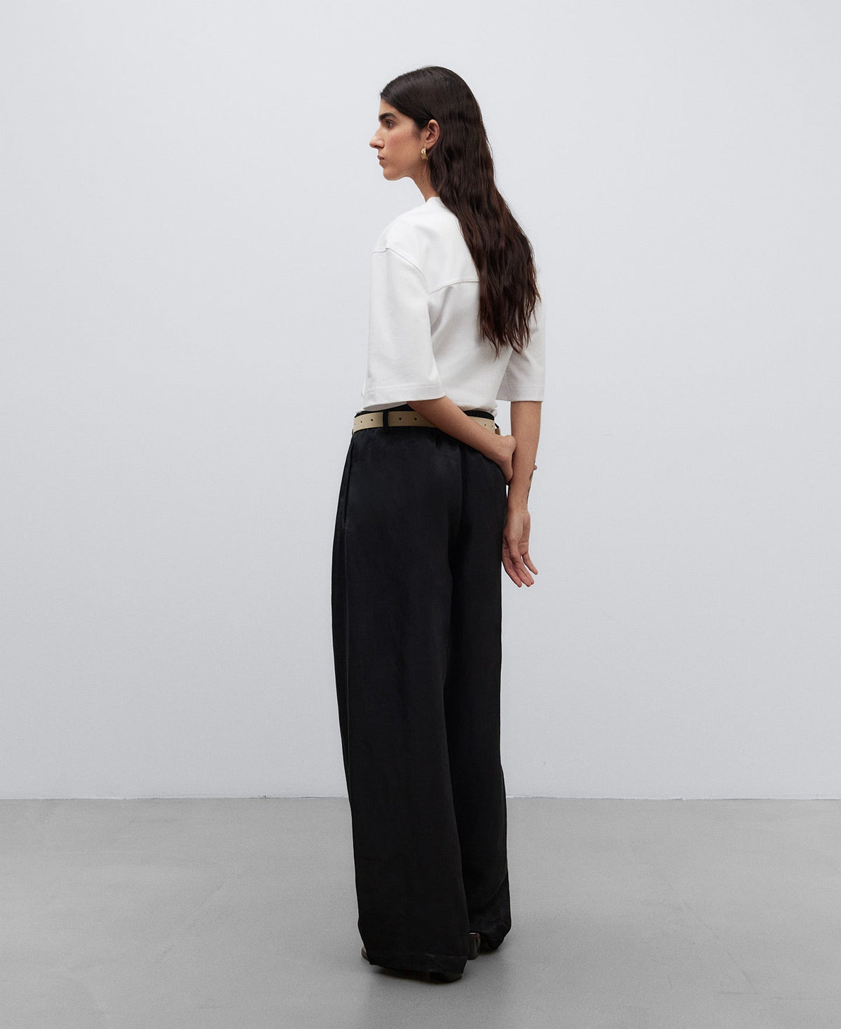 White Cotton T-Shirt With Fitted Waist