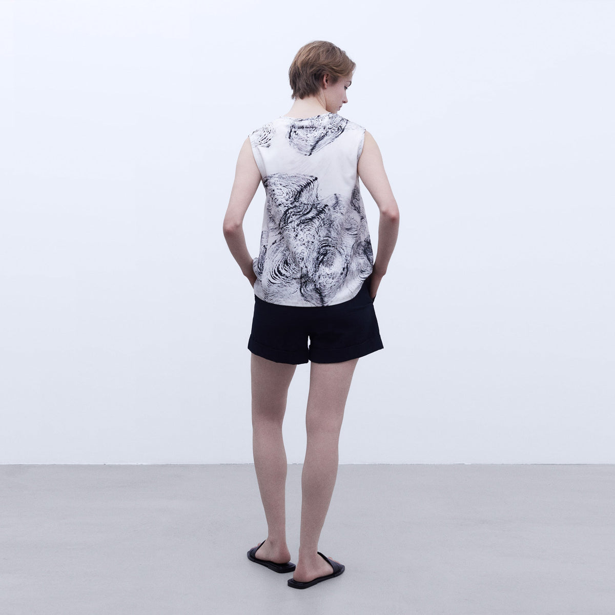 Sleeveless V-neck Blouse - Black & White