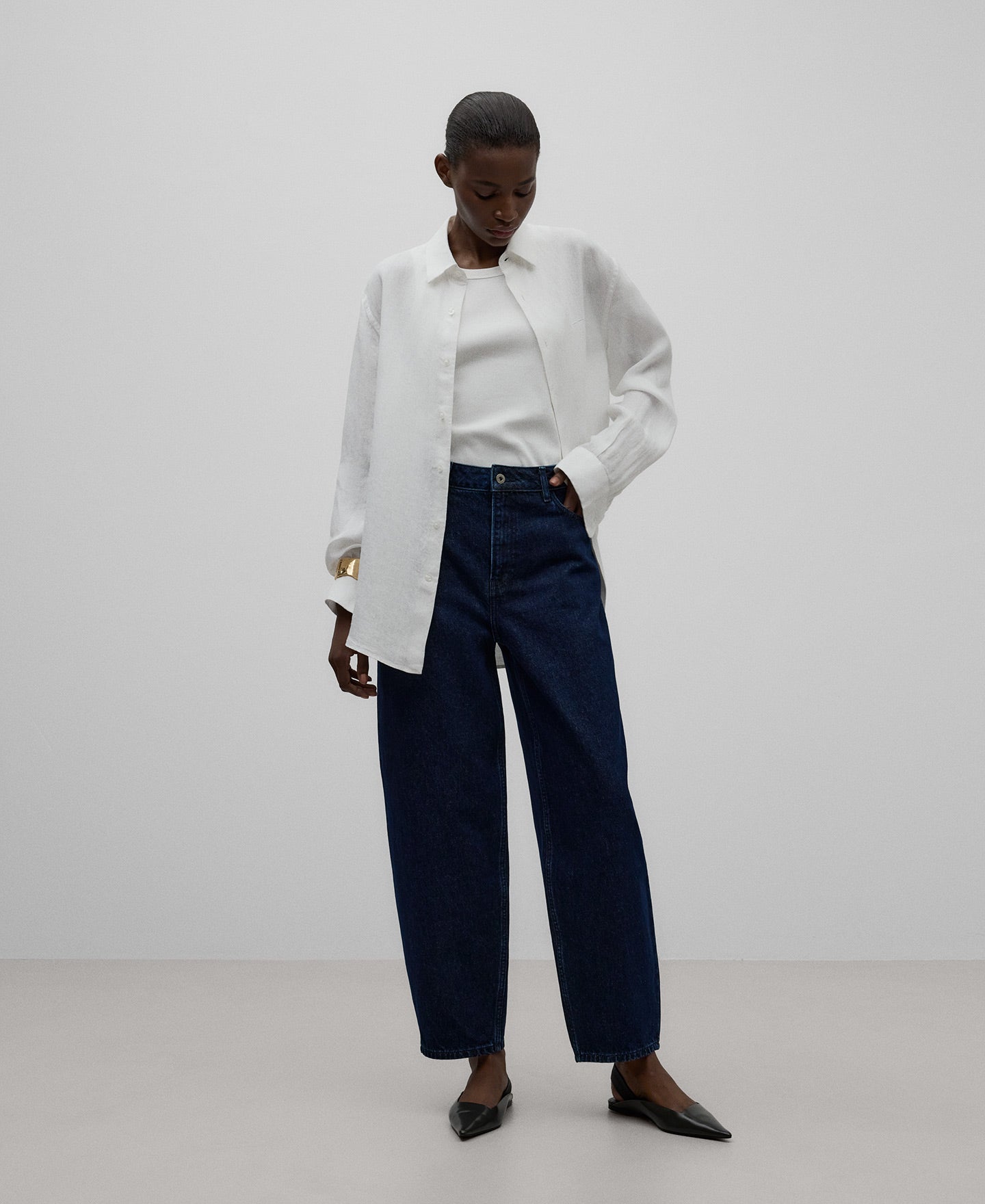 Carrot fit cotton denim trousers woman in navy blue